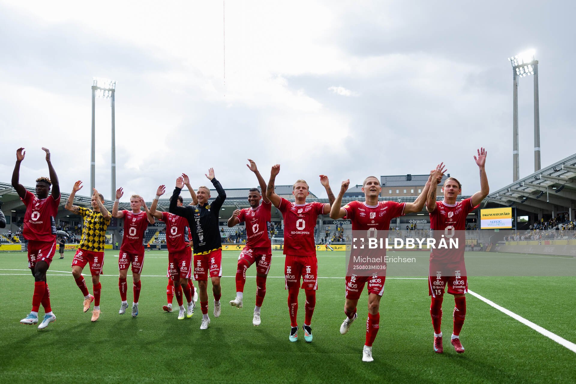 Elfsborgs spelare jublar framför klacken