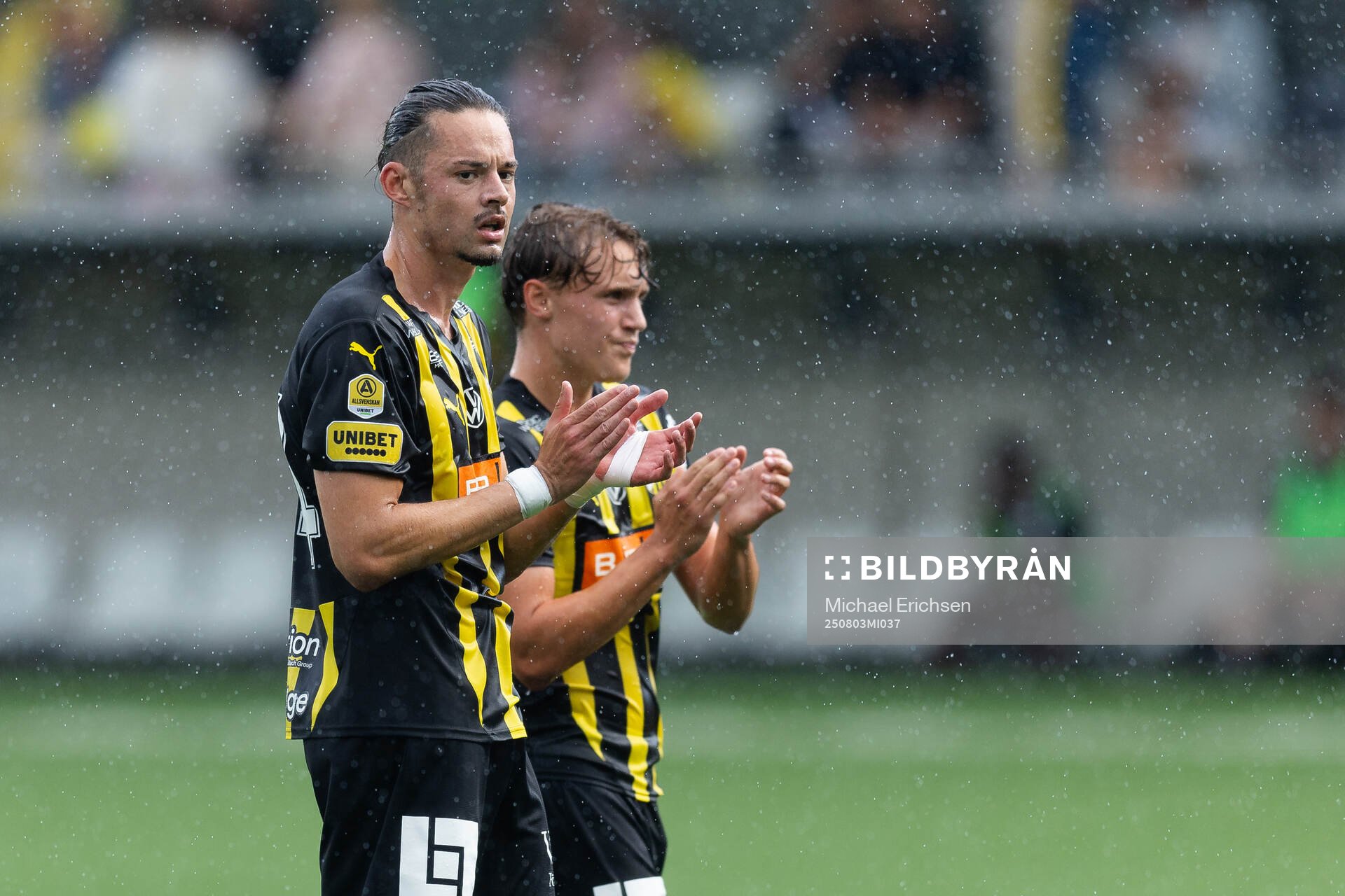 Häckens Amor Layouni och Filip Öhman deppar