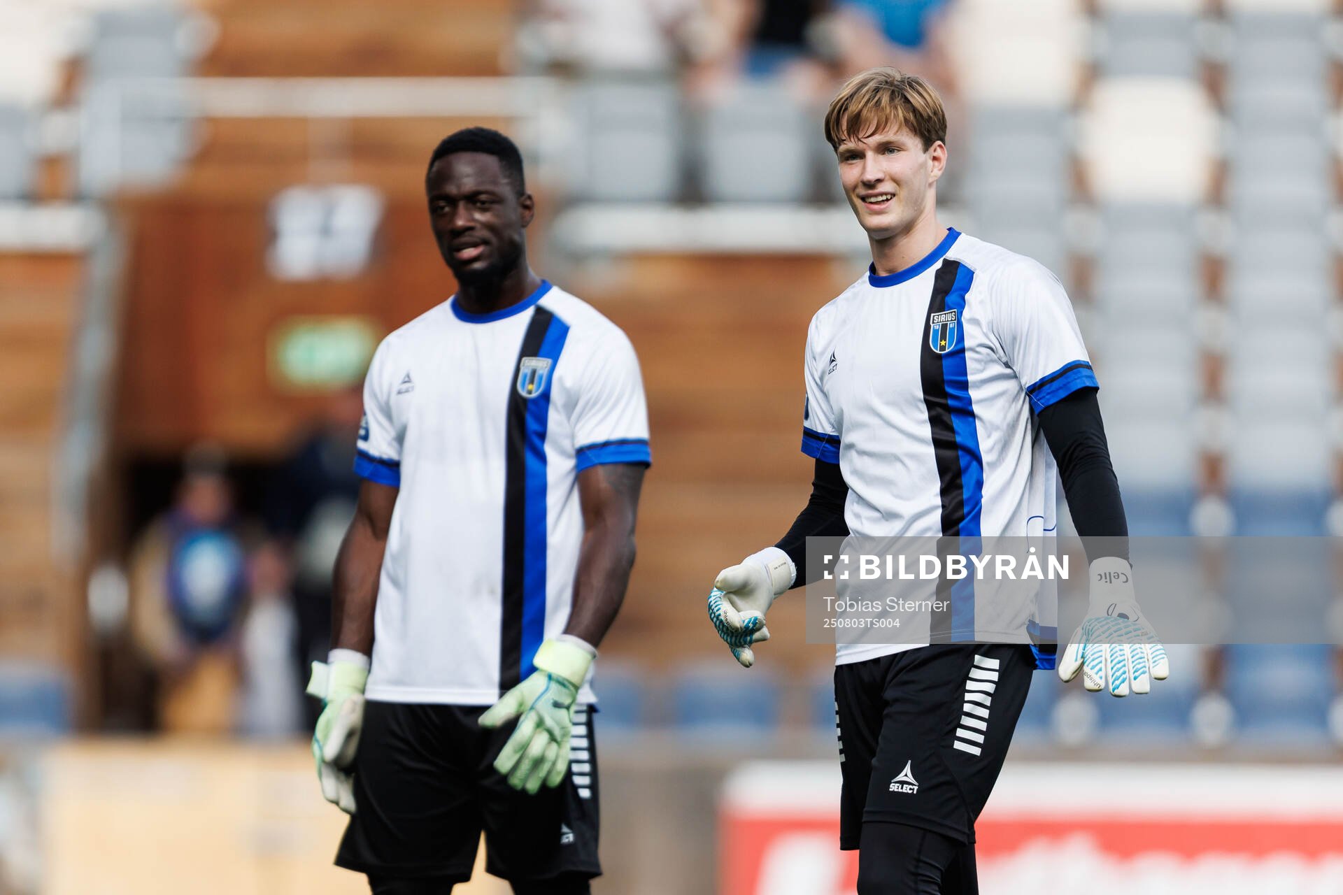 Sirius målvakt Ismael Diawara och målvakt David Celic
