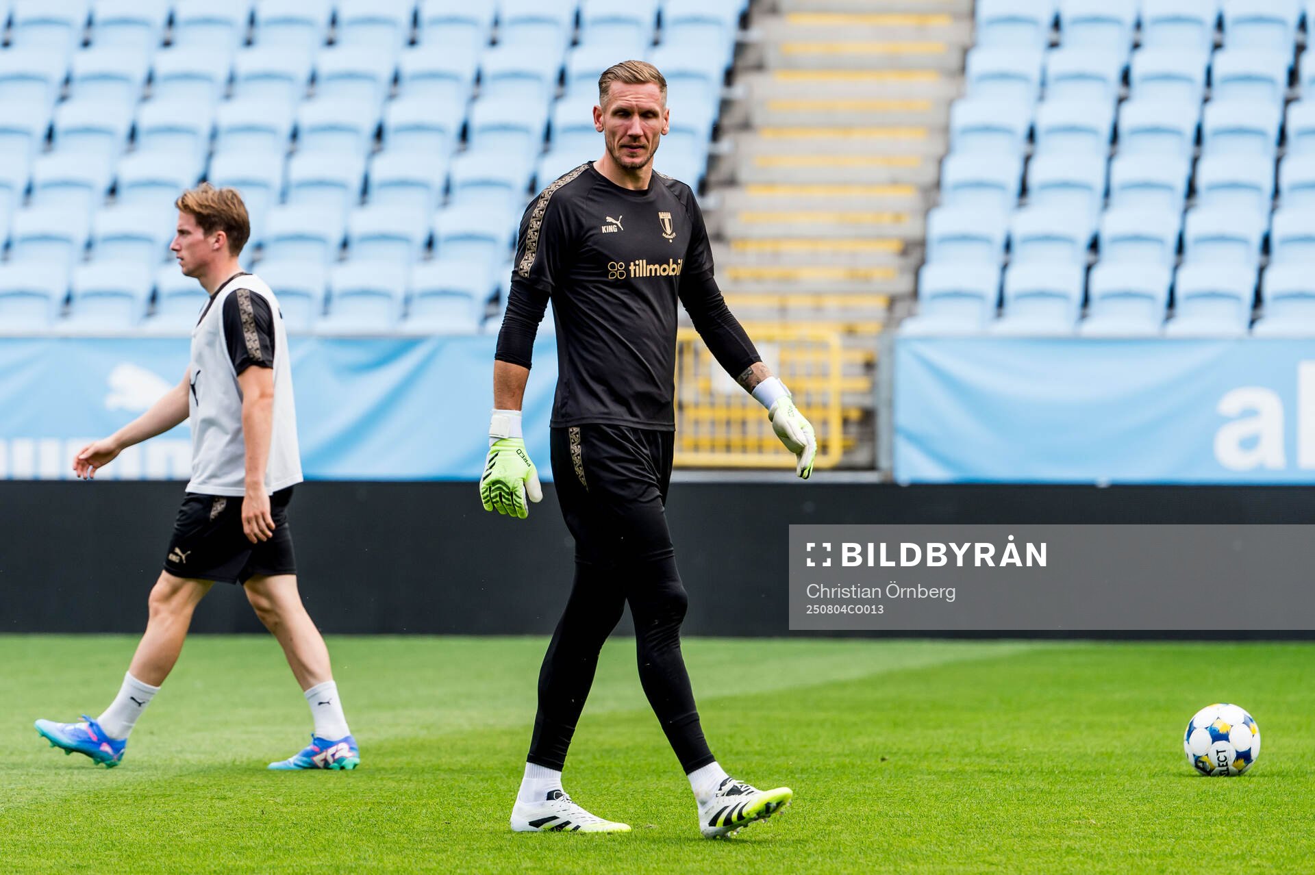 Goalkeeper Robin Olsen