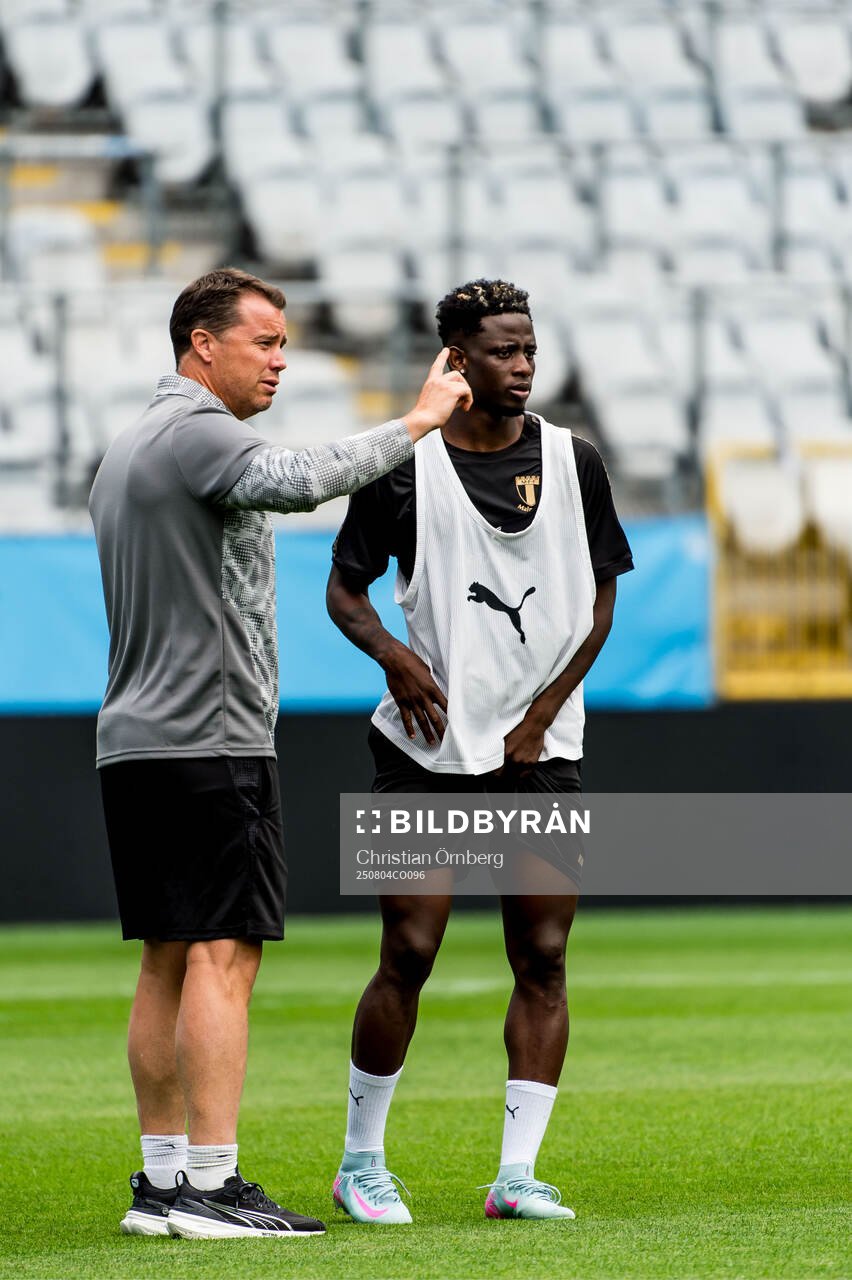 Sports director Daniel Andersson and Salifou Soumah