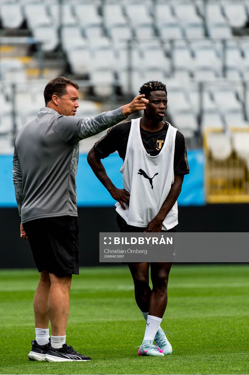 Sports director Daniel Andersson and Salifou Soumah