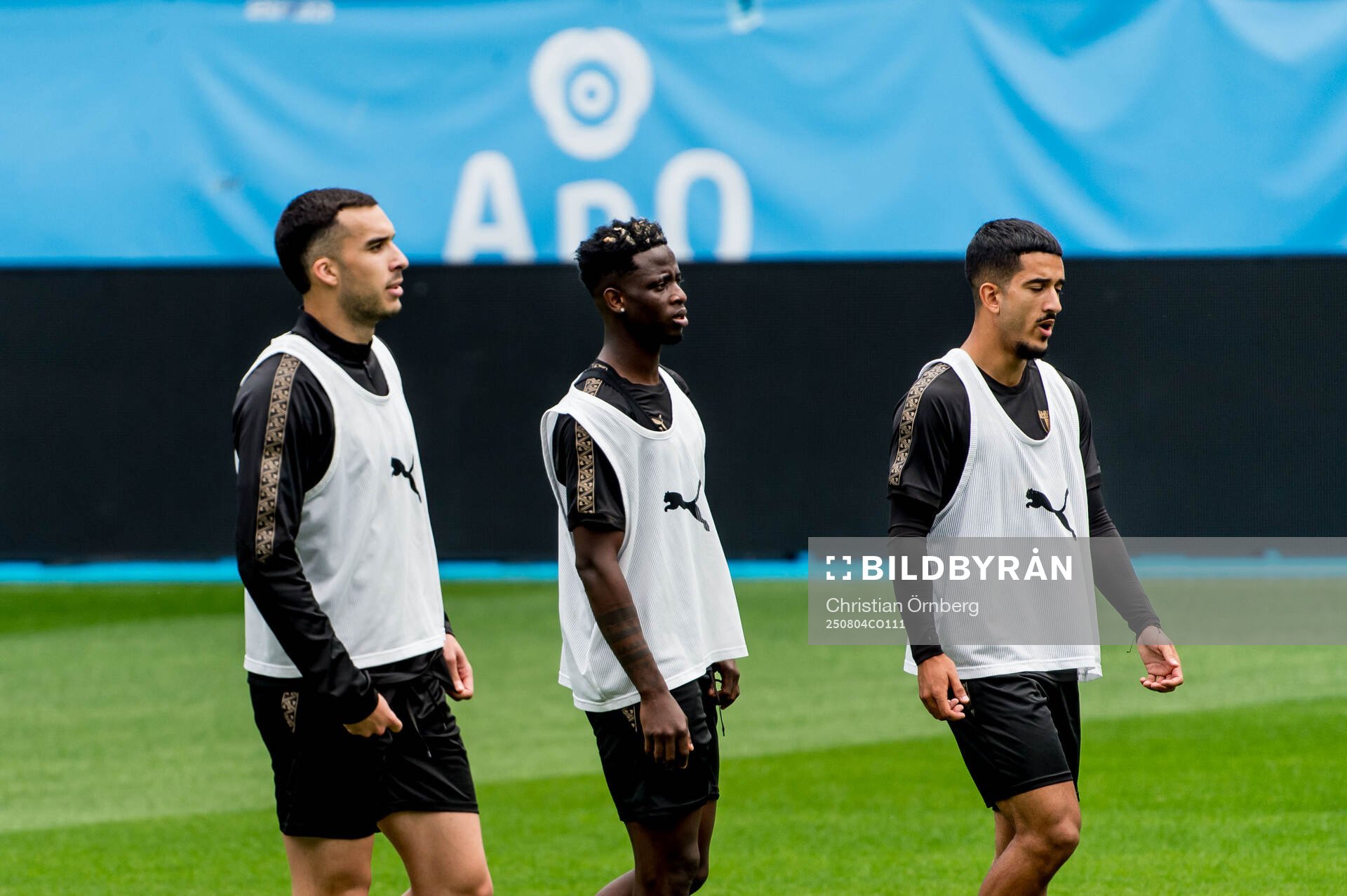 Andrej Djuric, Salifou Soumah celebrates and Zakaria Loukili