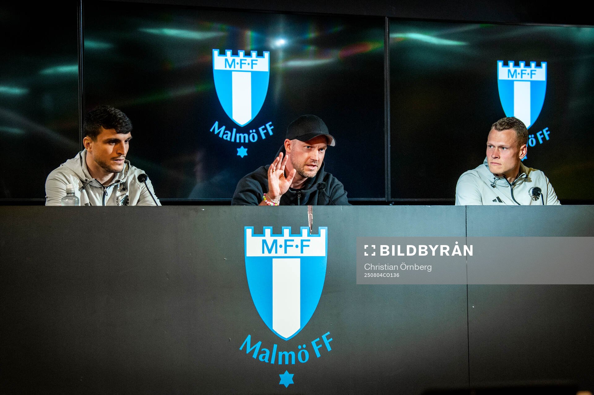 Mohamed Elyounoussi, head coach Jacob Neestrup and Viktor