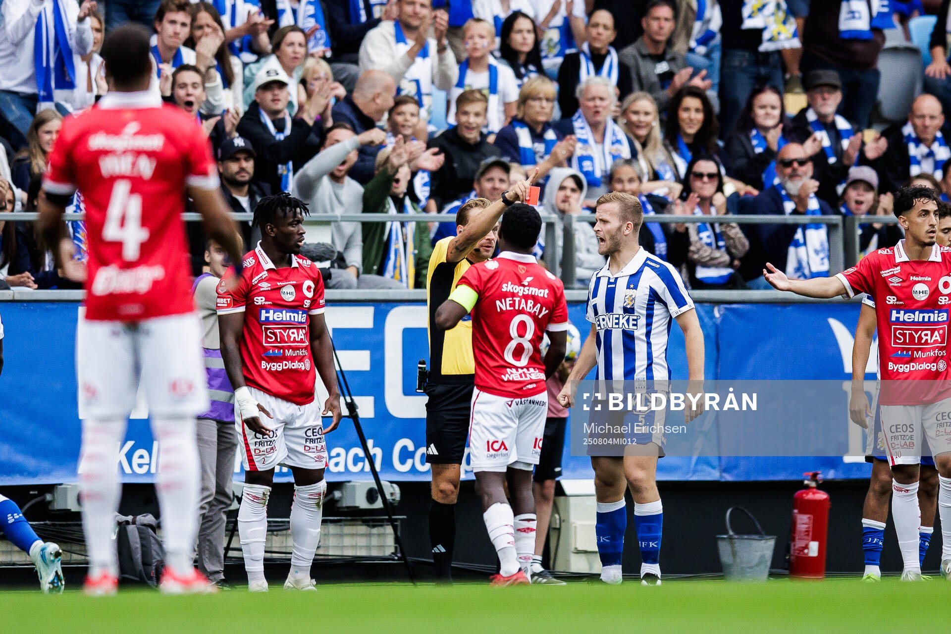 Degerfors Mamadouba Diaby tilldelas ett rött kort av