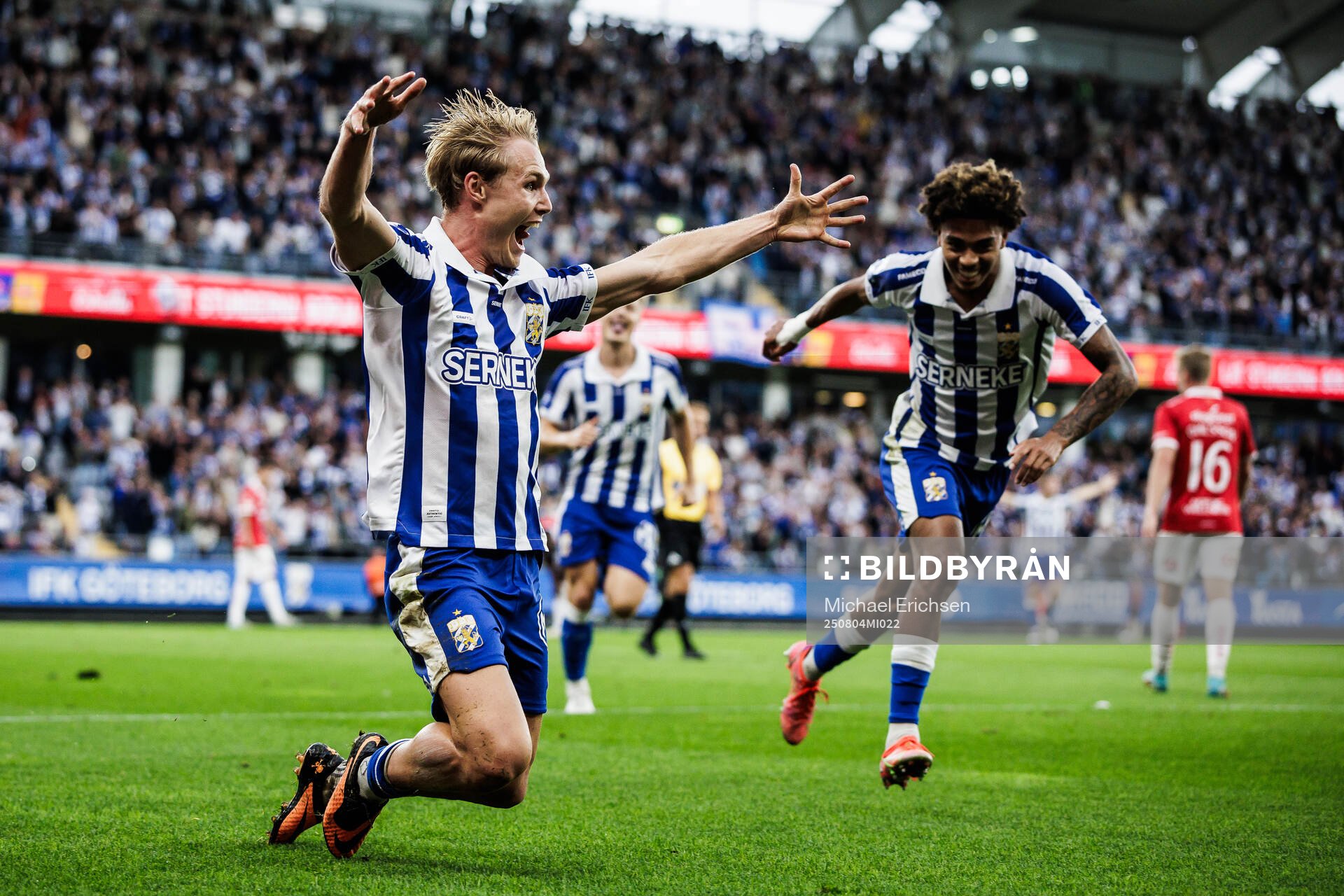 IFK Göteborgs Max Fenger jublar