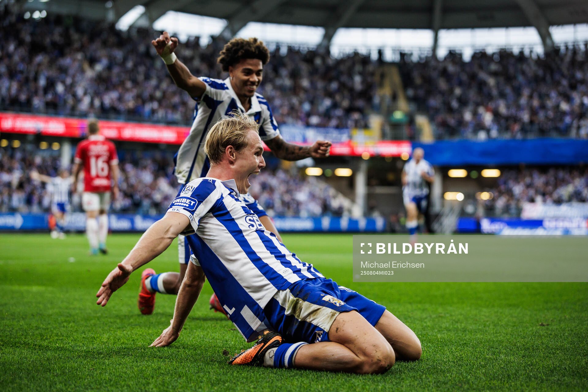 IFK Göteborgs Max Fenger jublar
