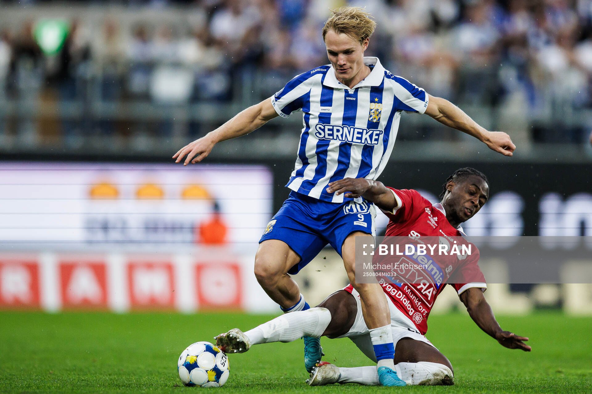 IFK Göteborgs Max Fenger och Degerfors Richie Omorowa