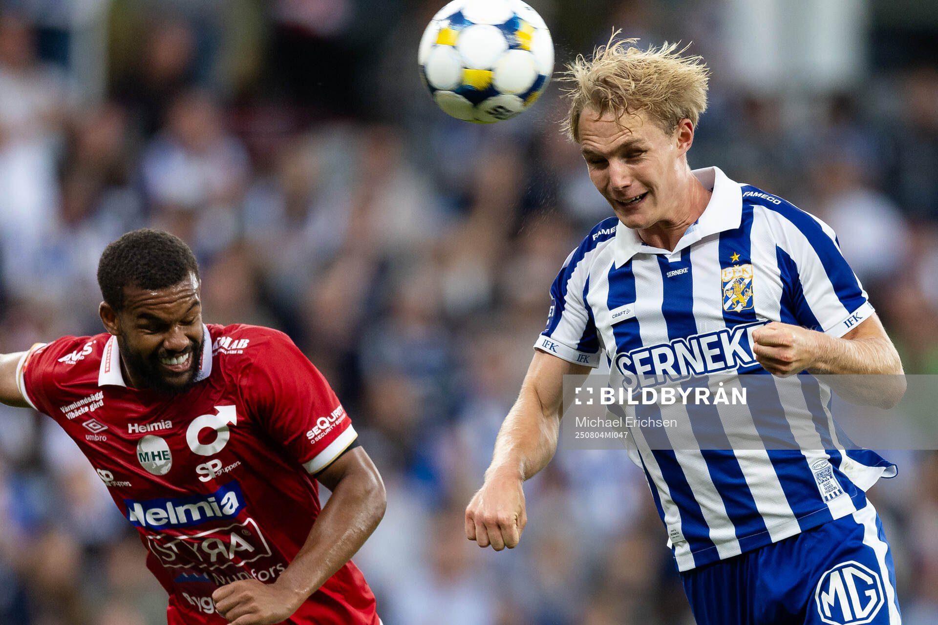 IFK Göteborgs Max Fenger nickar in 1-0