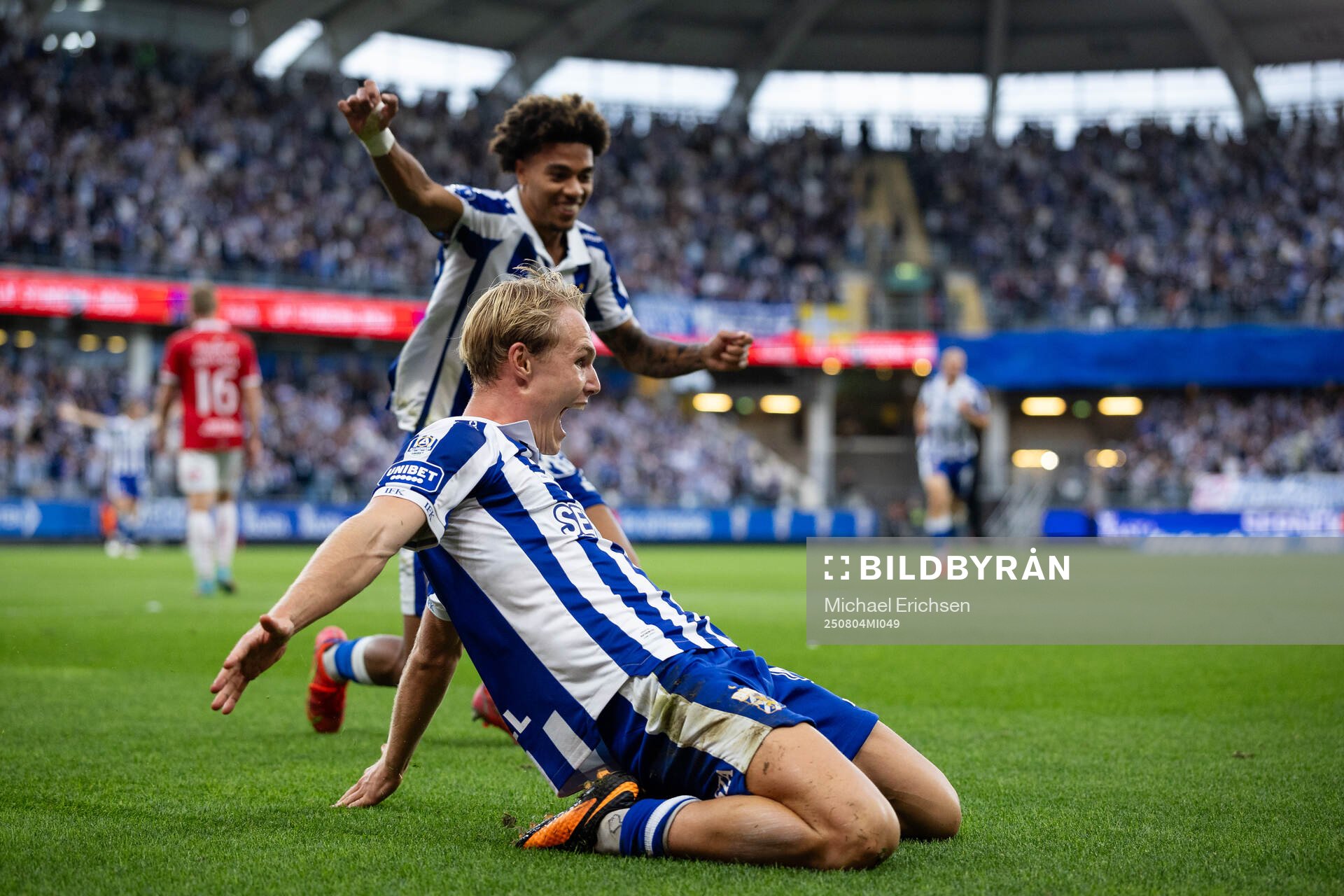 IFK Göteborgs Max Fenger jublar