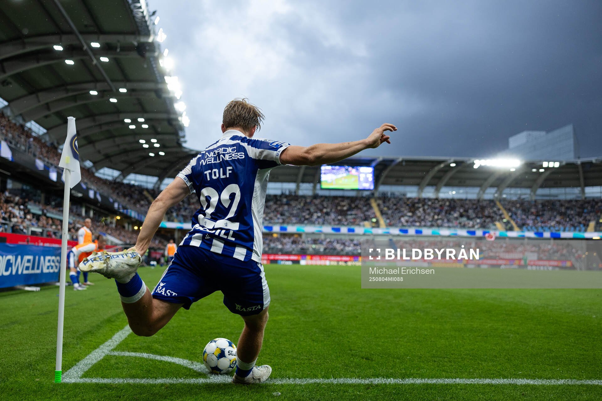 IFK Göteborgs Noah Tolf med en hörna