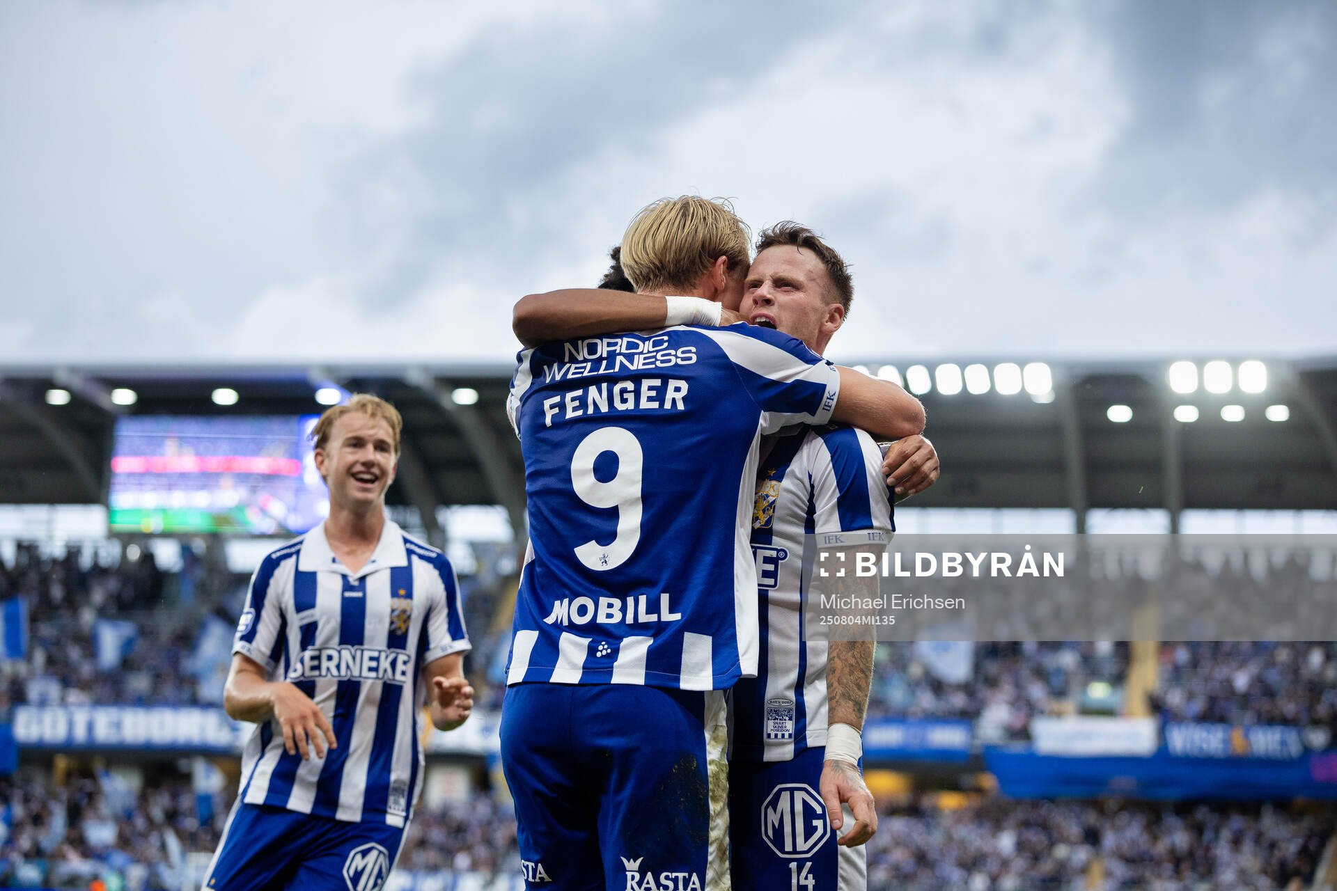 IFK Göteborgs Max Fenger jublar ihop med Sebastian