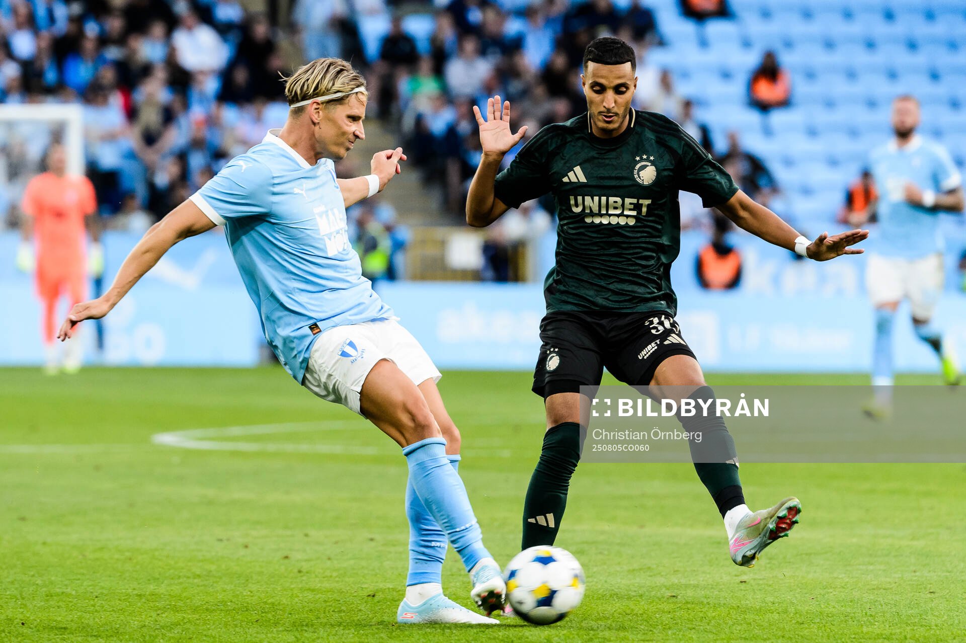 Jens Stryger Larsen of Malmö FF and Elias Achouri  of FC