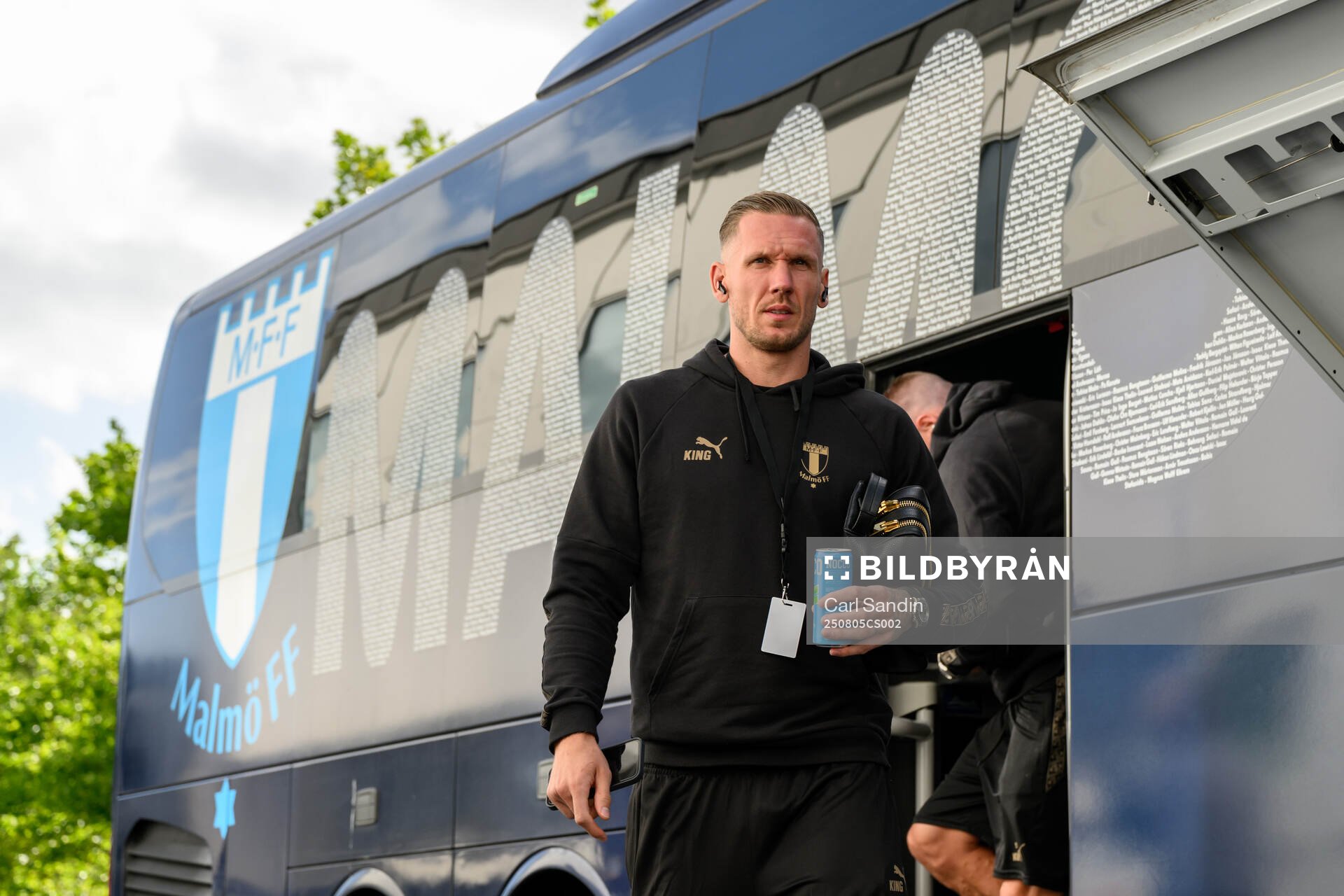 Goalkeeper Robin Olsen of Malmö FF arrives