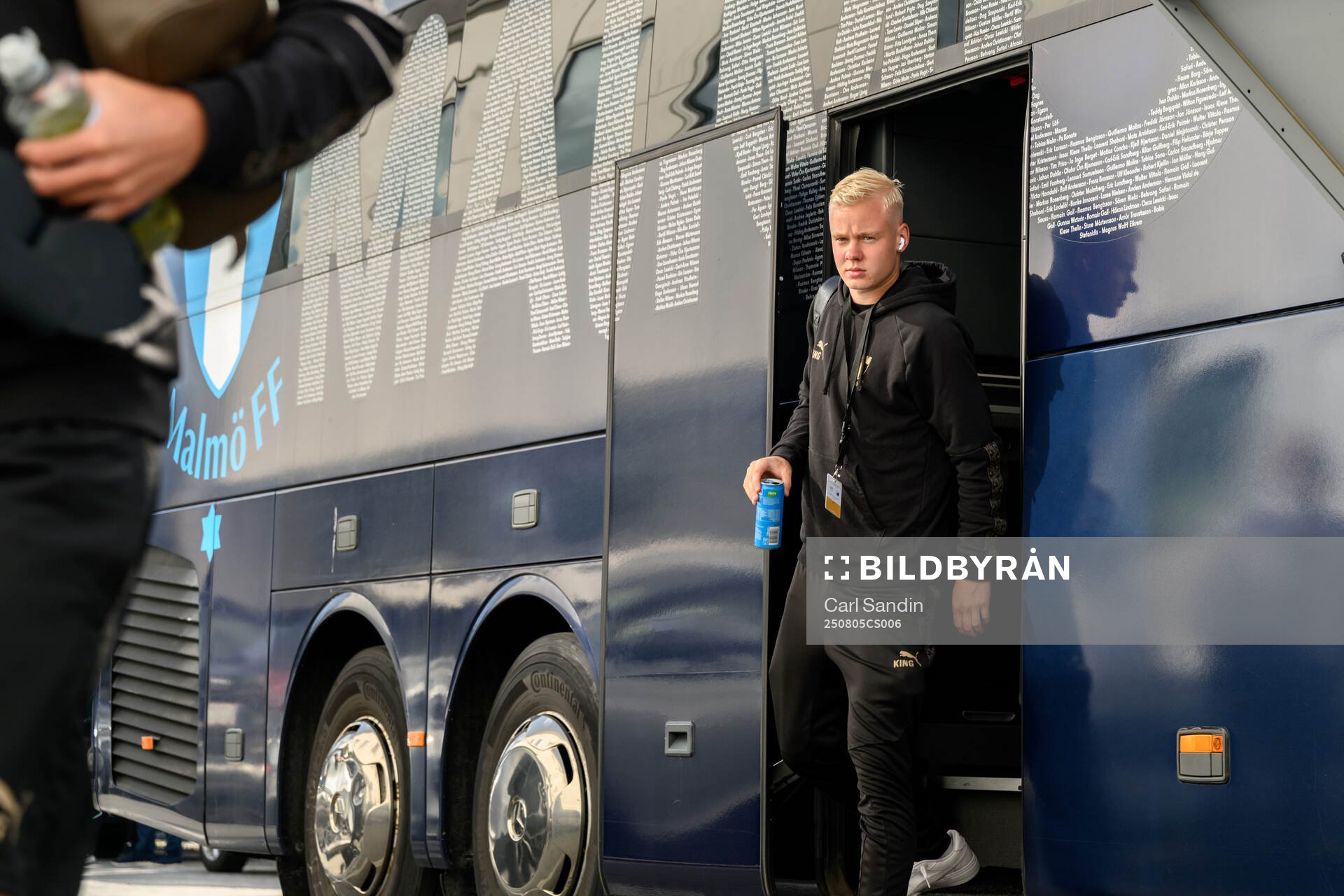 Otto Rosengren of Malmö FF arrives