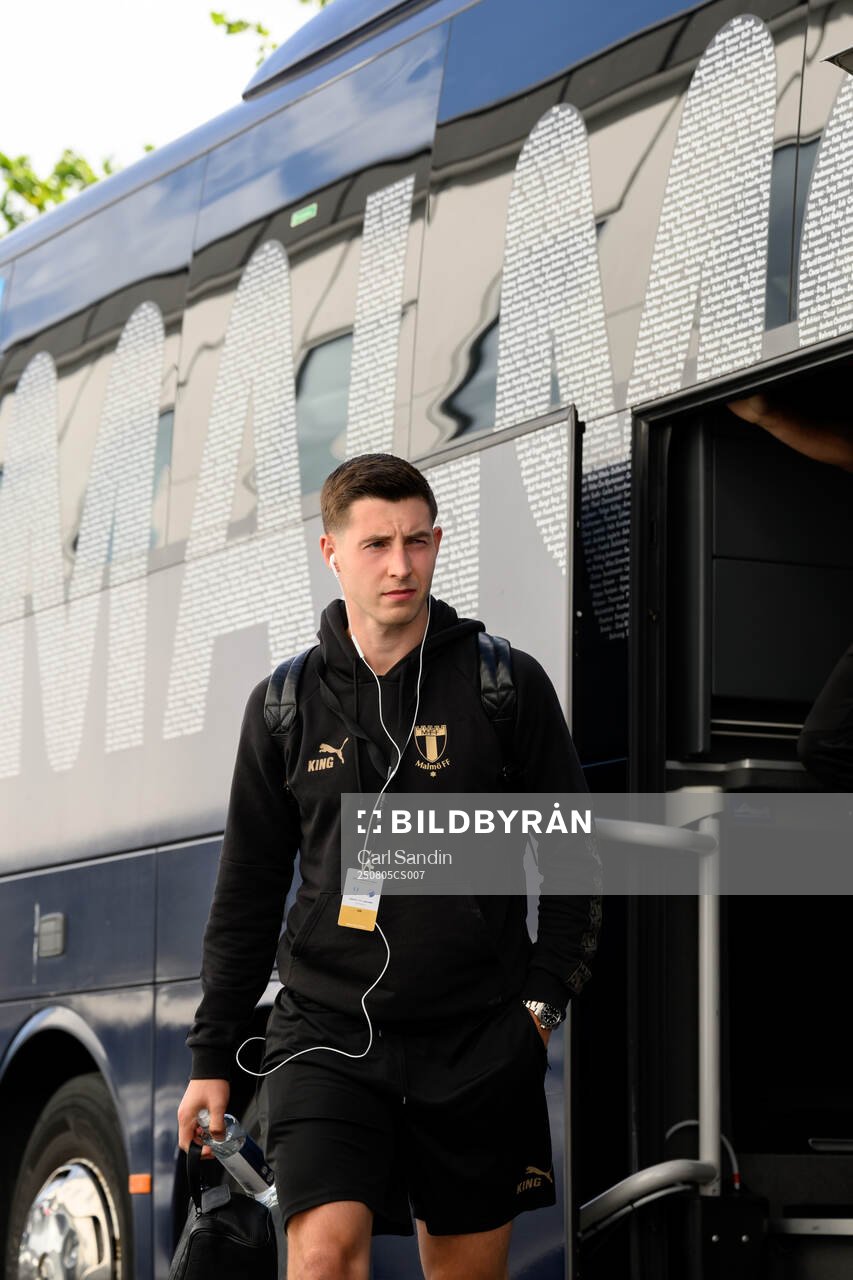 Lasse Berg Johnsen of Malmö FF arrives
