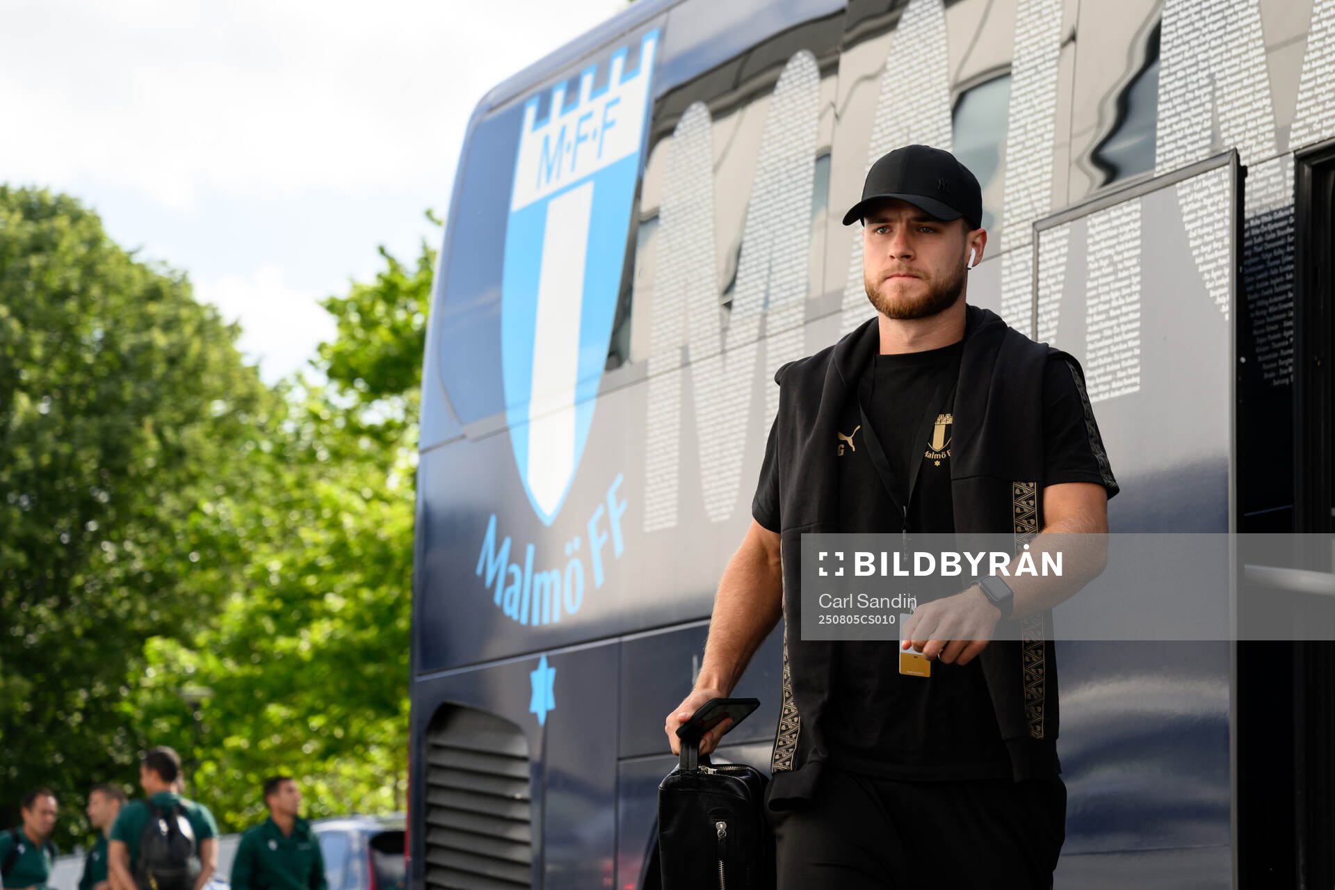Gabriel Busanello of Malmö FF arrives