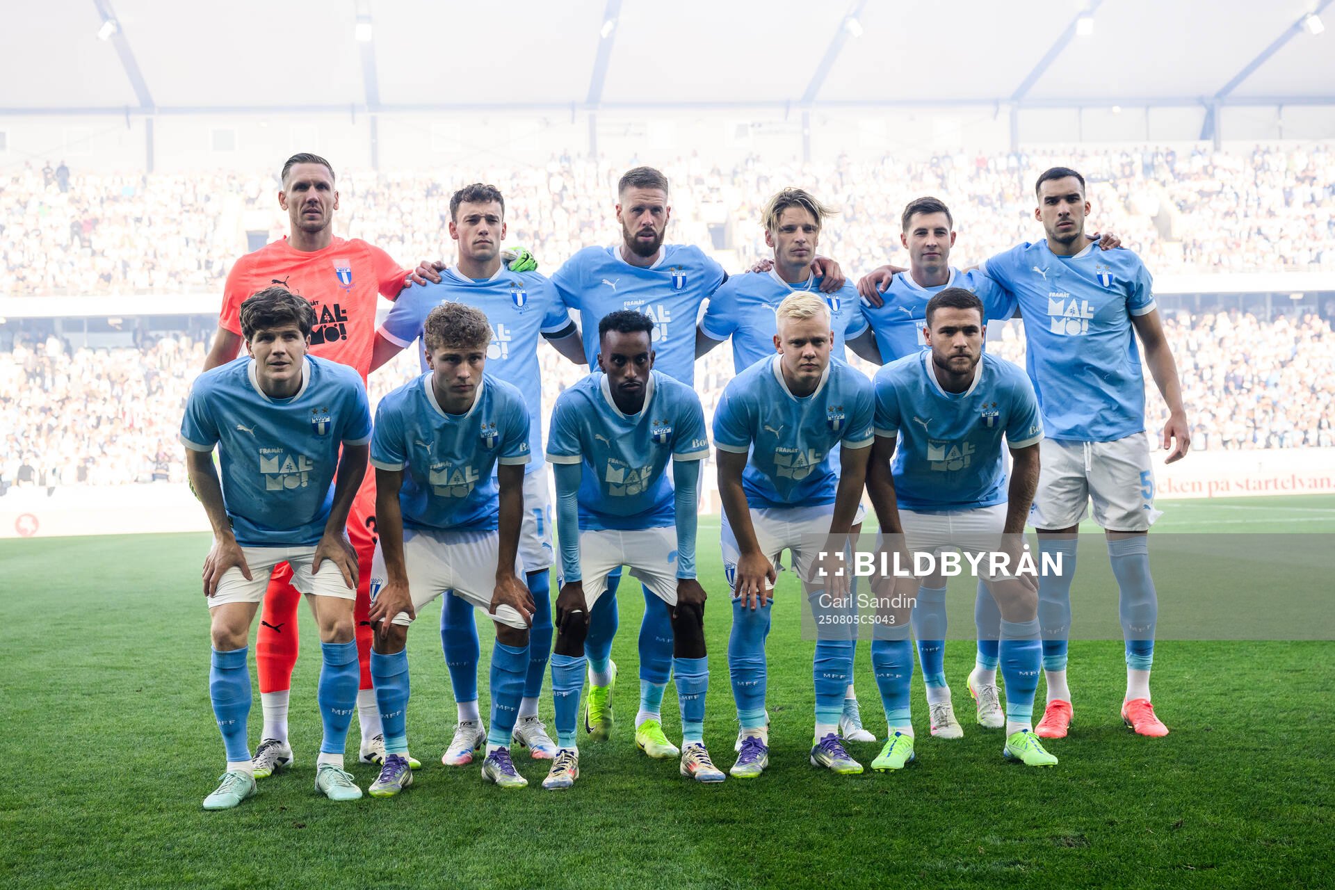 Starting eleven of Malmö FF pose for a team photo