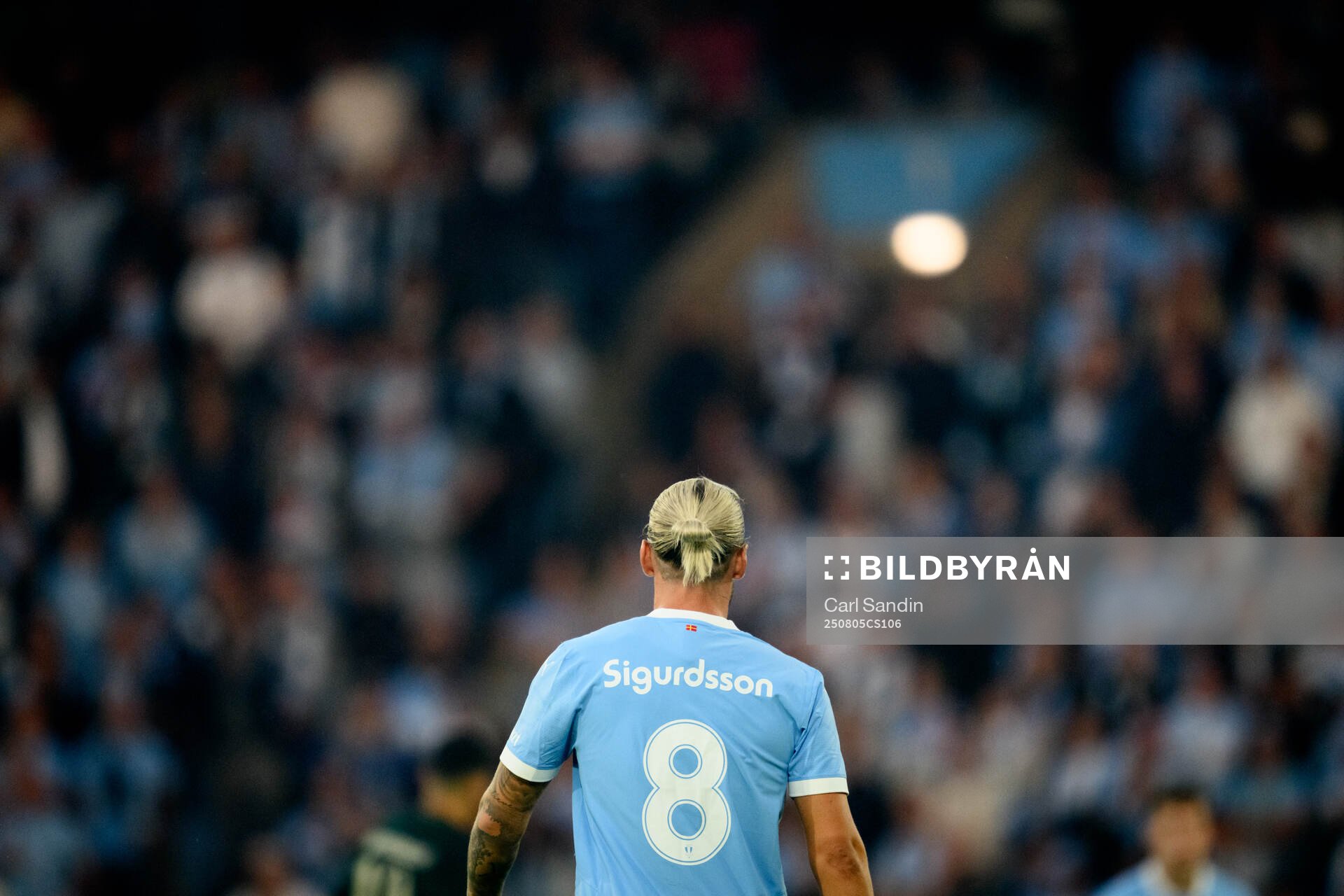 The back pf Arnor Sigurdsson of Malmö FF