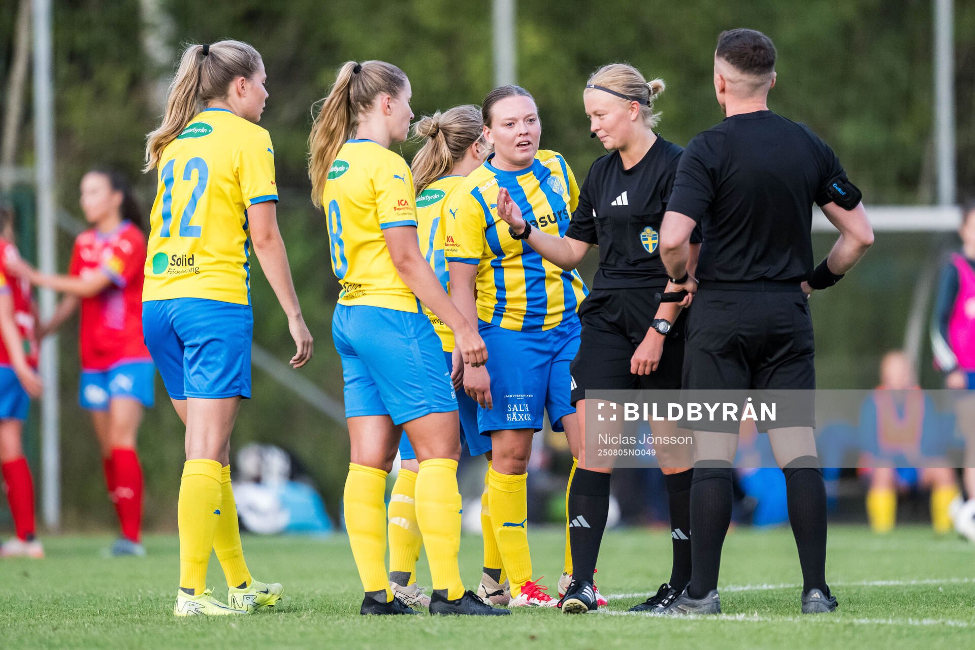 Eskilsminnes Julia Nyberg Spets och Nova Karlsson och