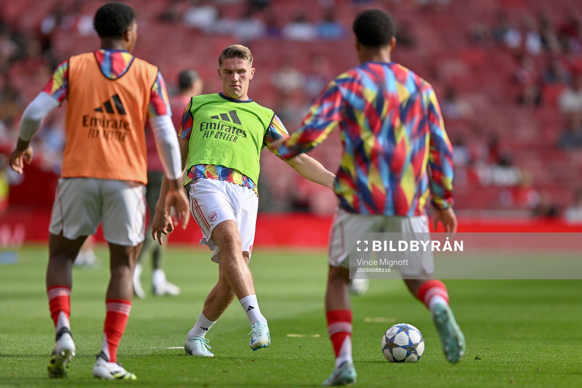 Viktor Gyökeres of Arsenal warming up
