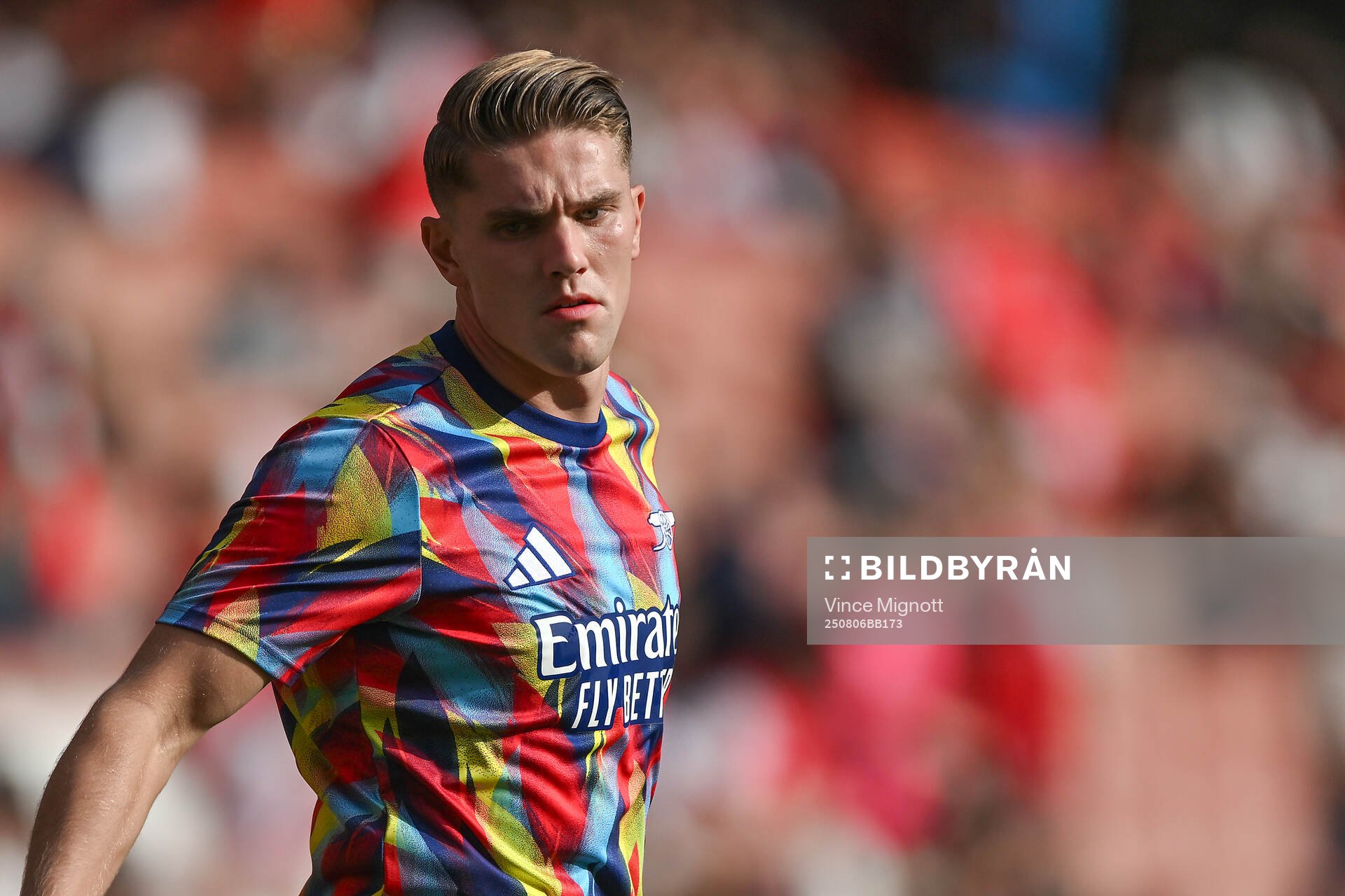 Viktor Gyökeres of Arsenal warming up