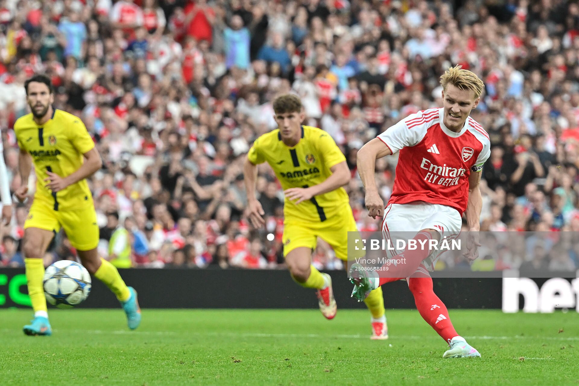 Martin Ødegaard of Arsenal scores his sides second goal