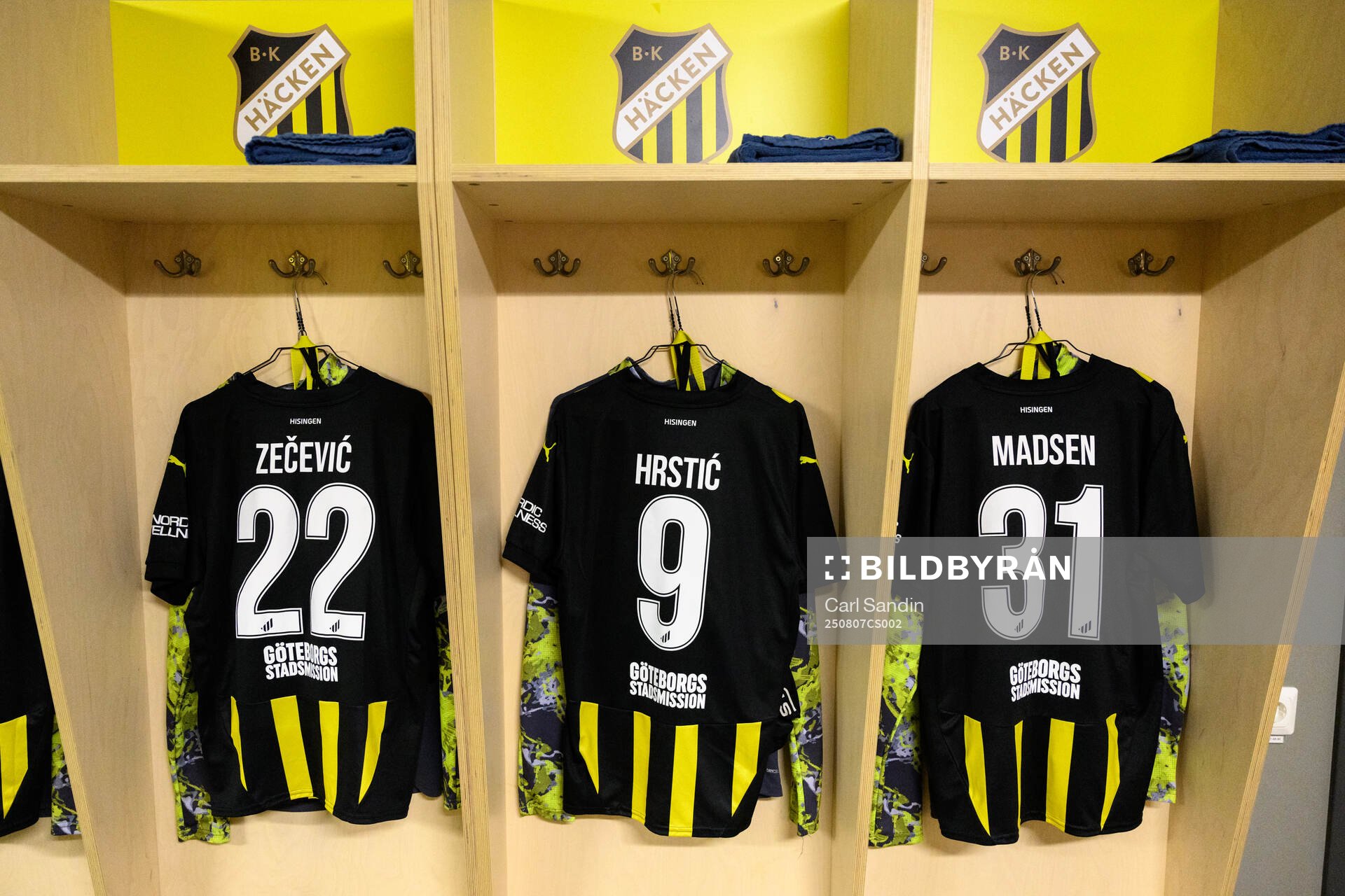 The shirts of Nikola Zecevic, Srdjan Hrstic and Lasse