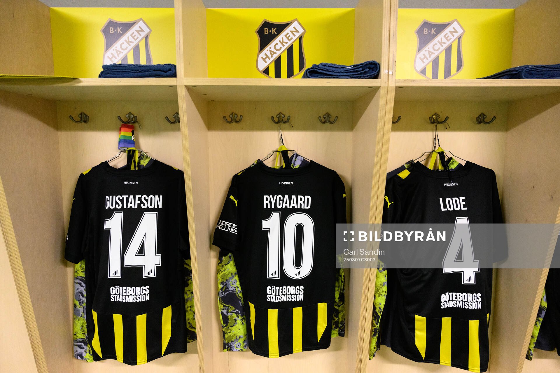 The shirts of Simon Gustafsson, Mikkel Rygaard Jensen and