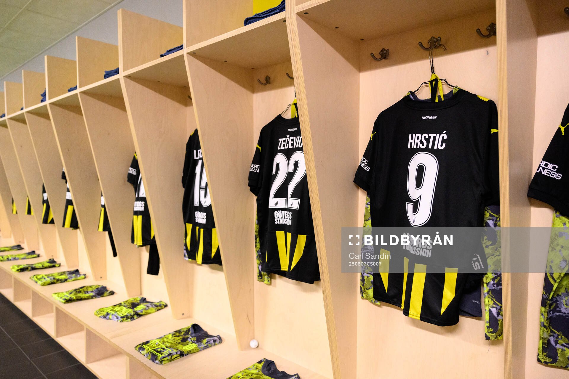 The shirt of Srdjan Hrstic of Häcken