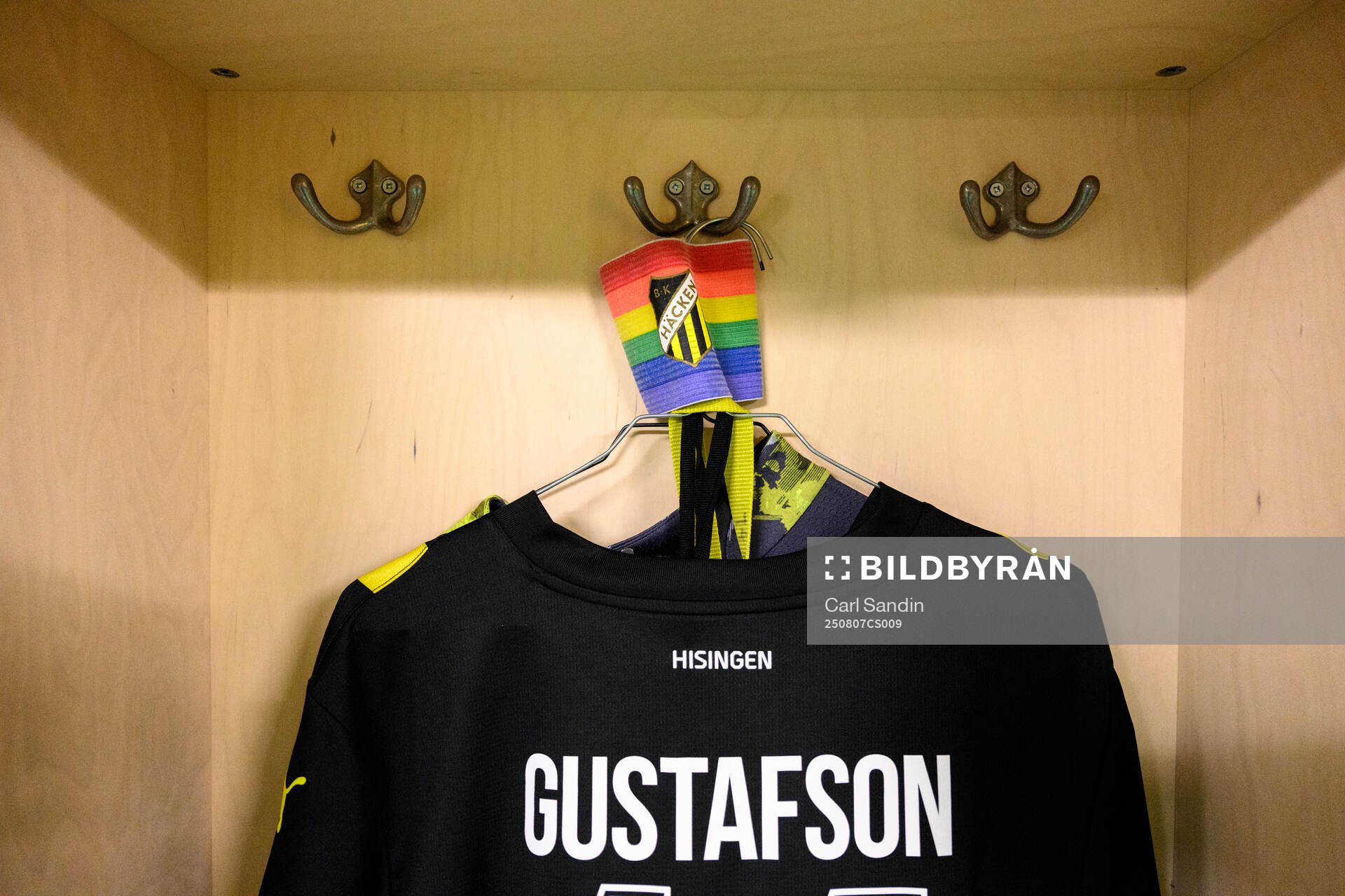 The shirt of Simon Gustafsson and the captain’s armband