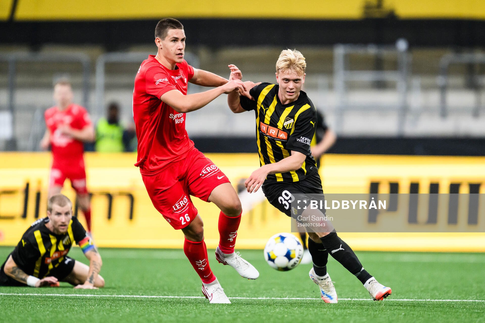 Eiving Helland of Brann and Isak Brusberg of Häcken