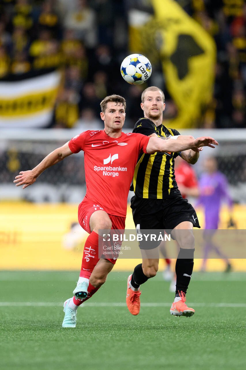 Jacob Sörensen of Brann and Simon Gustafson of Häcken