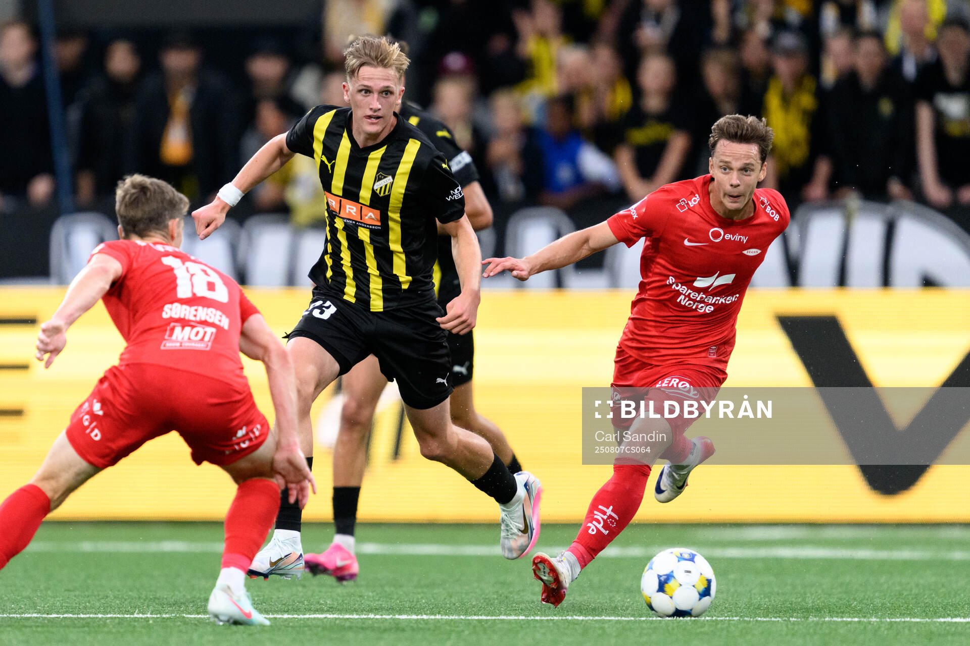 Olle Samuelsson of Häcken and Felix Myhre of Brann