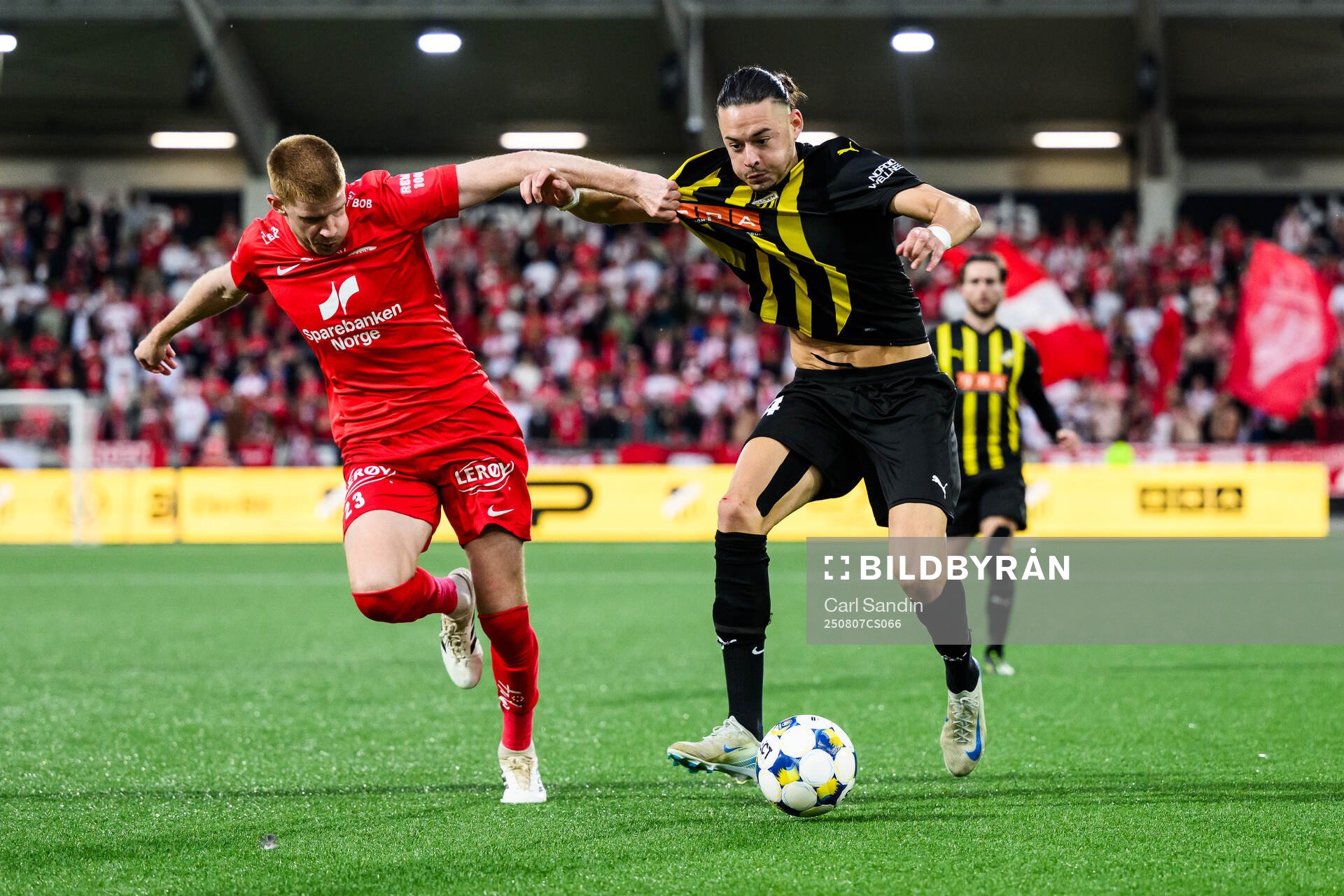 Thore Pedersen of Brann and Amor Layouni of Häcken