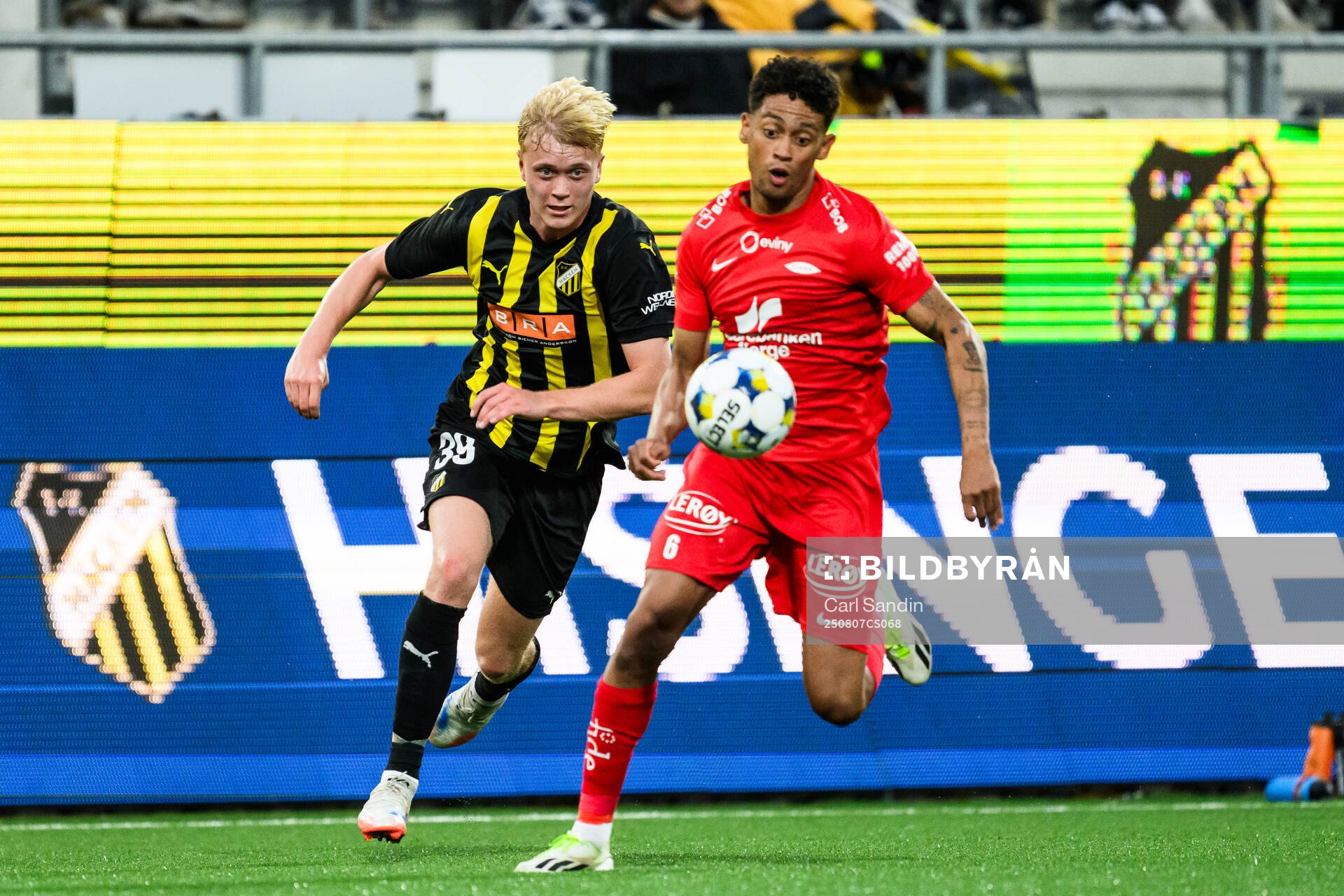 Isak Brusberg of Häcken and Japhet Sery Larsen of Brann
