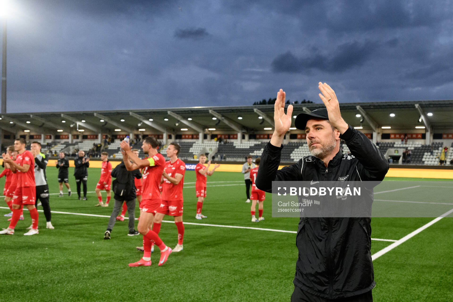 Coach Freyr Alexandersson of Brann celebrates