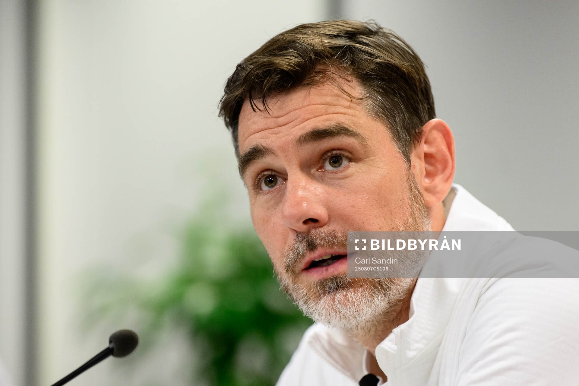 Coach Freyr Alexandersson of Brann at a press conference