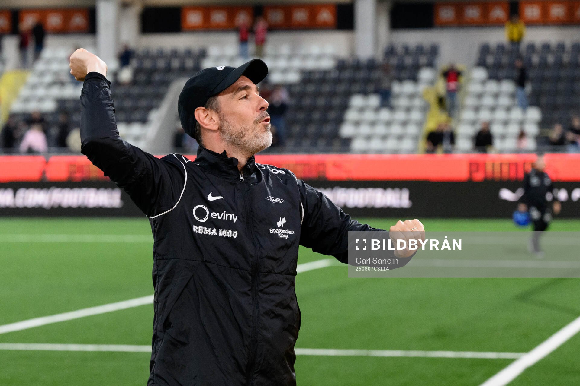 Coach Freyr Alexandersson of Brann celebrates