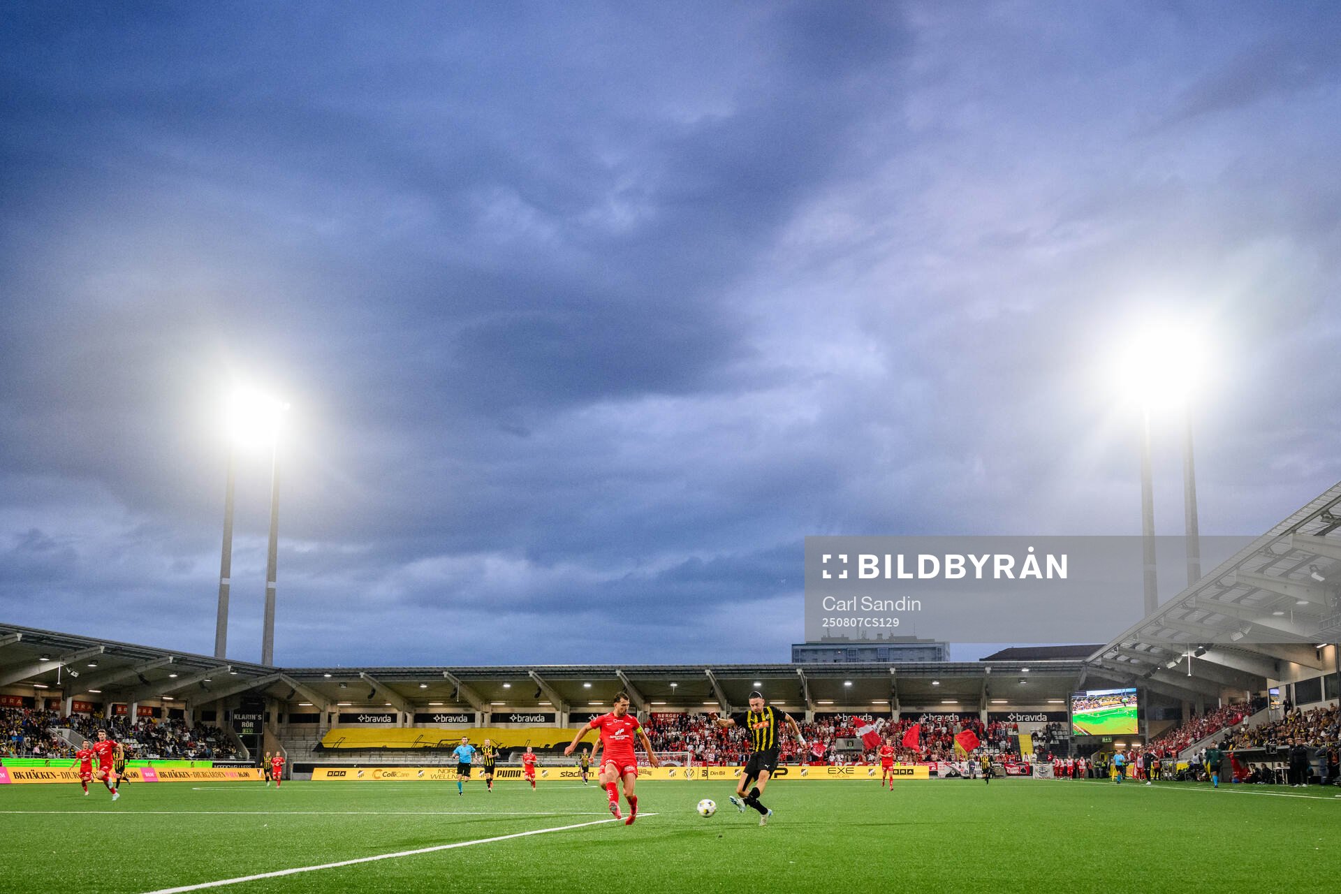 Fredrik Knudsen of Brann and Amor Layouni of Häcken