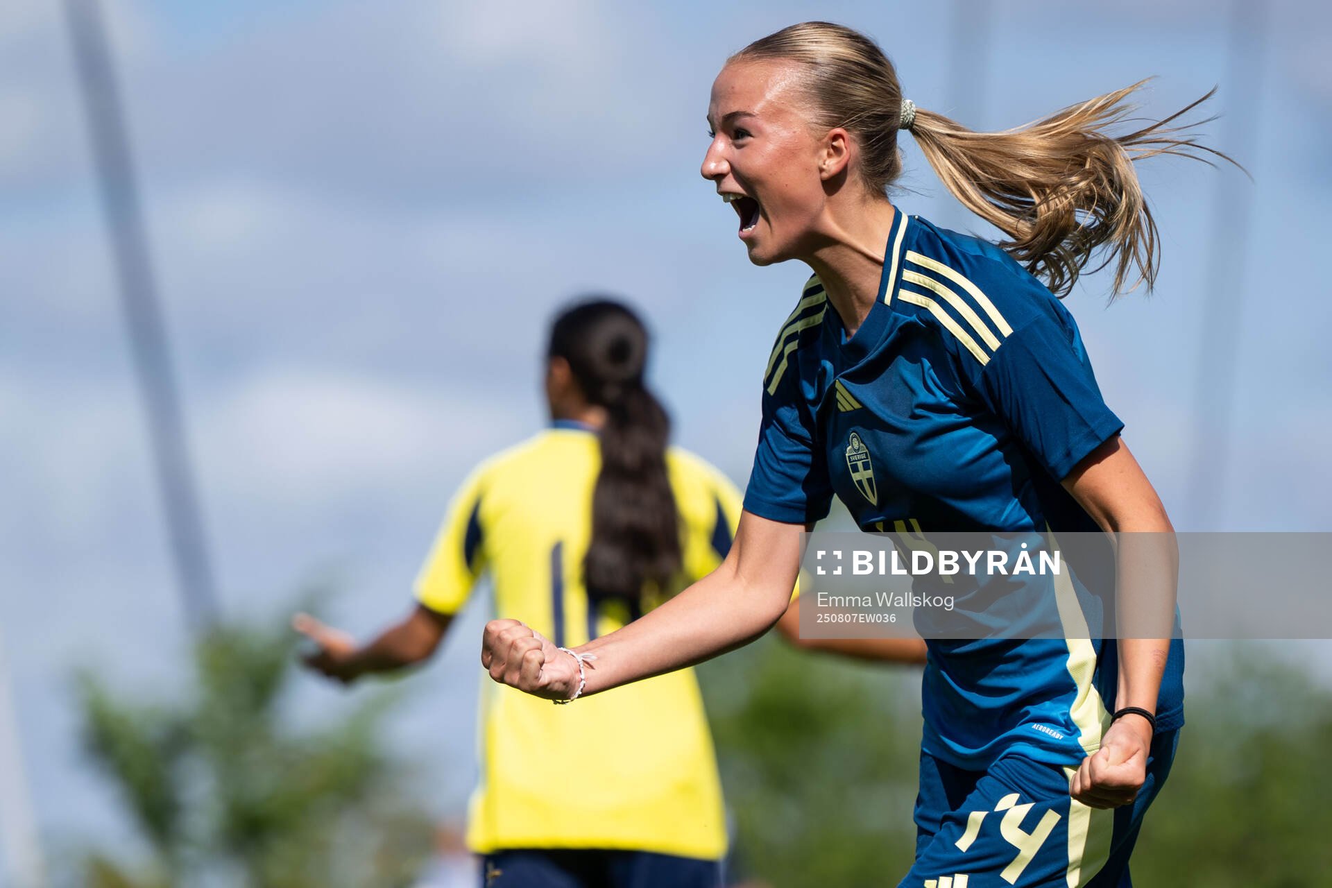 Emma Karlsson Eriksson jublar