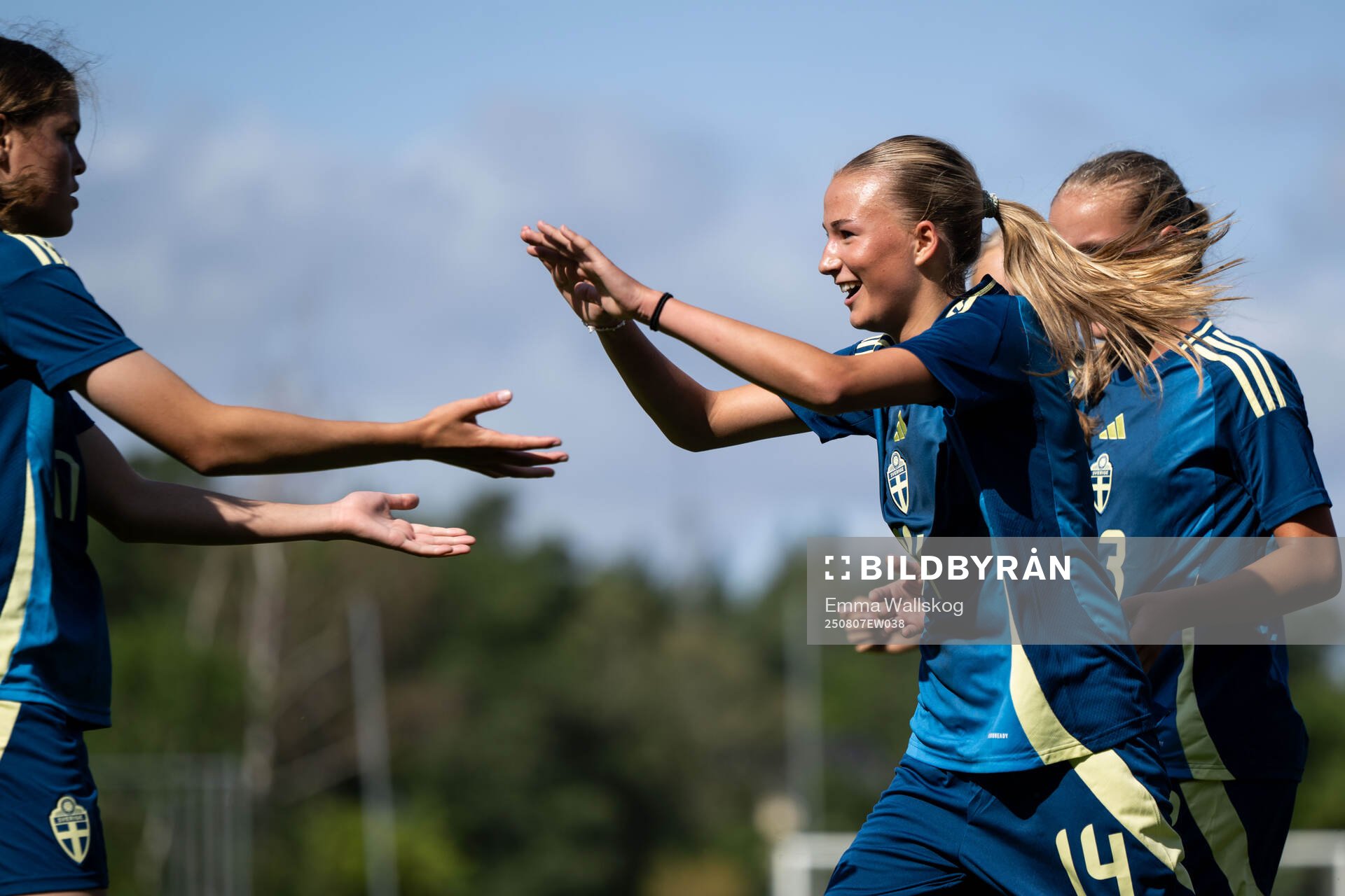 Emma Karlsson Eriksson jublar