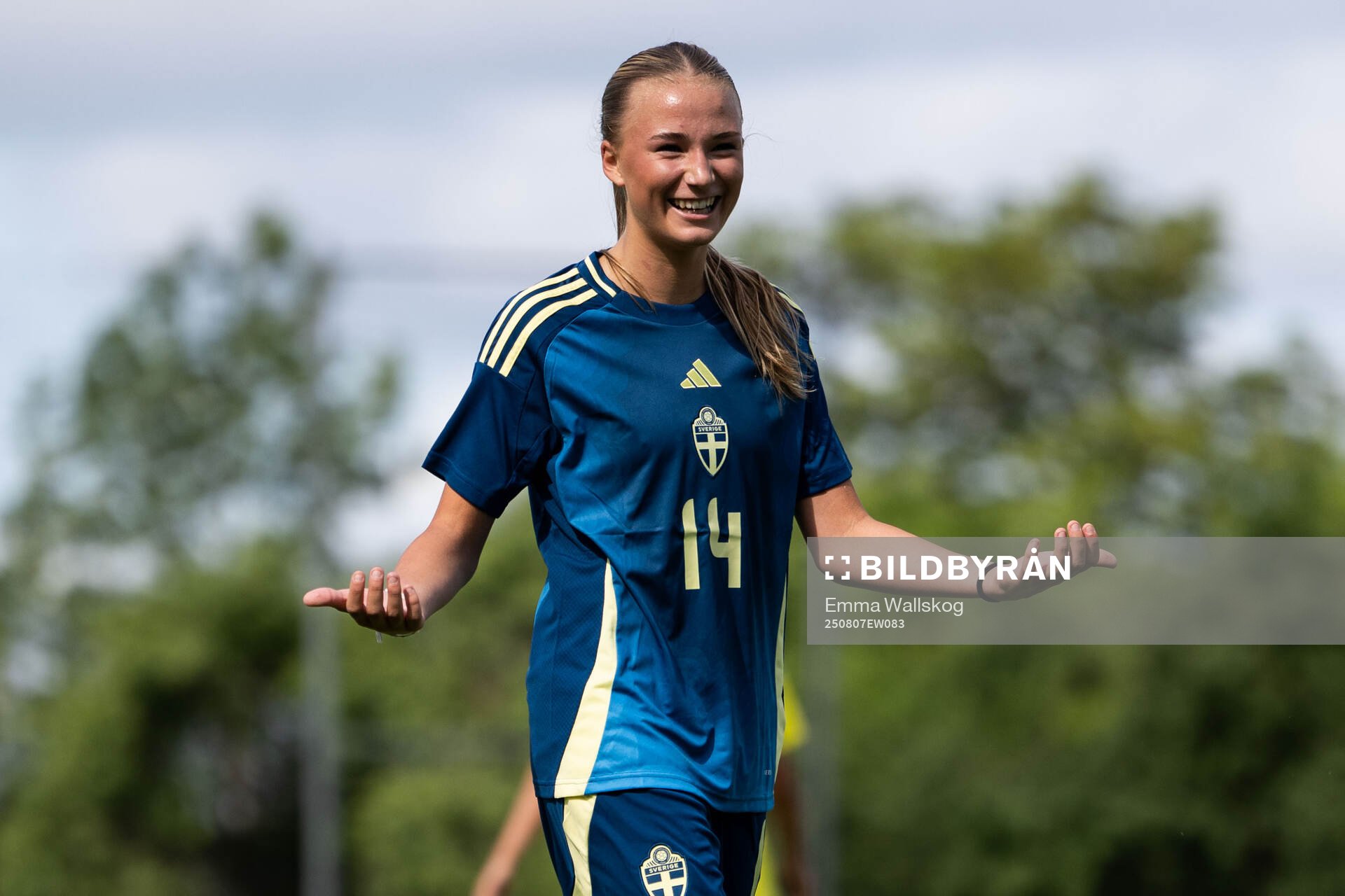 Emma Karlsson Eriksson jublar