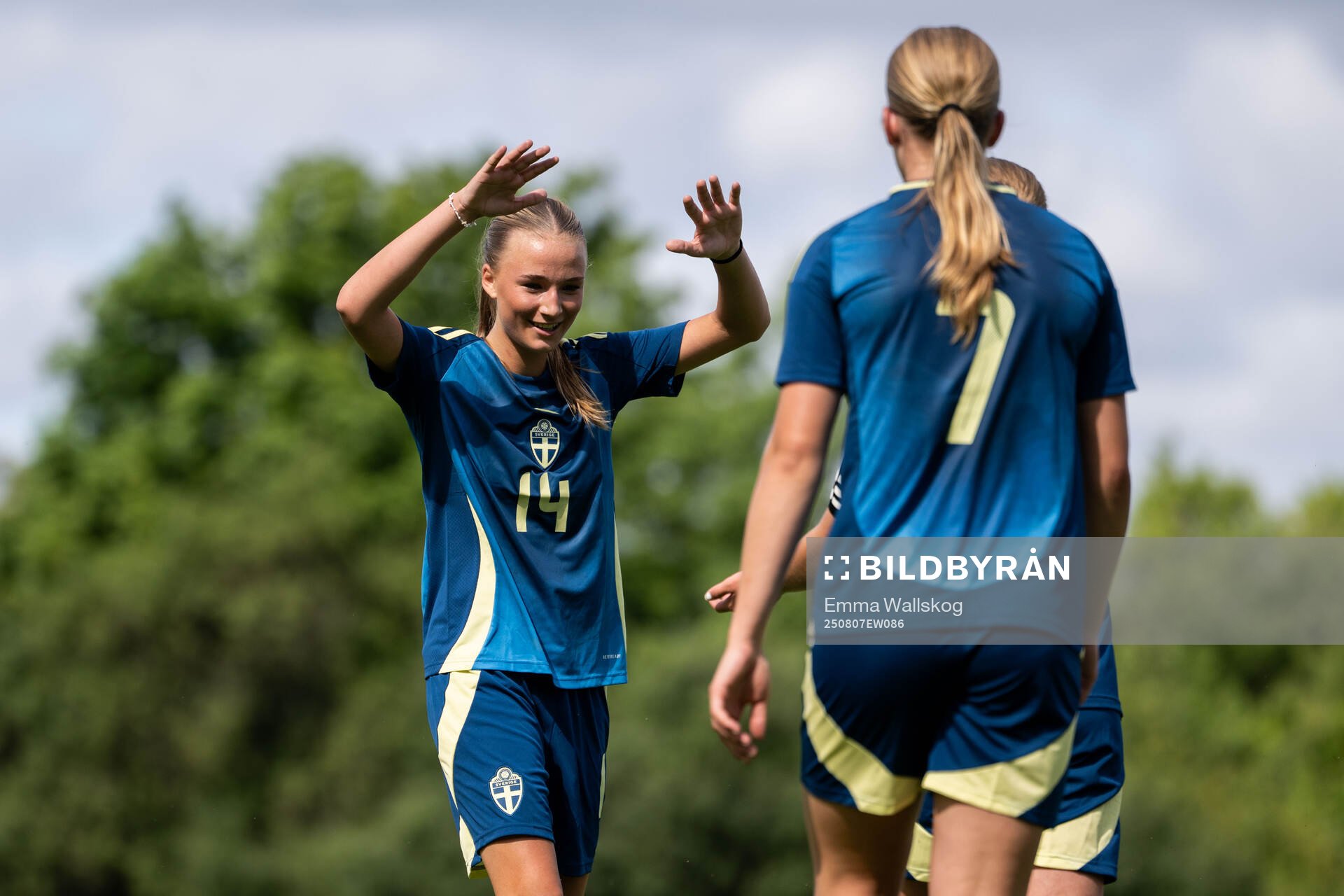 Emma Karlsson Eriksson jublar