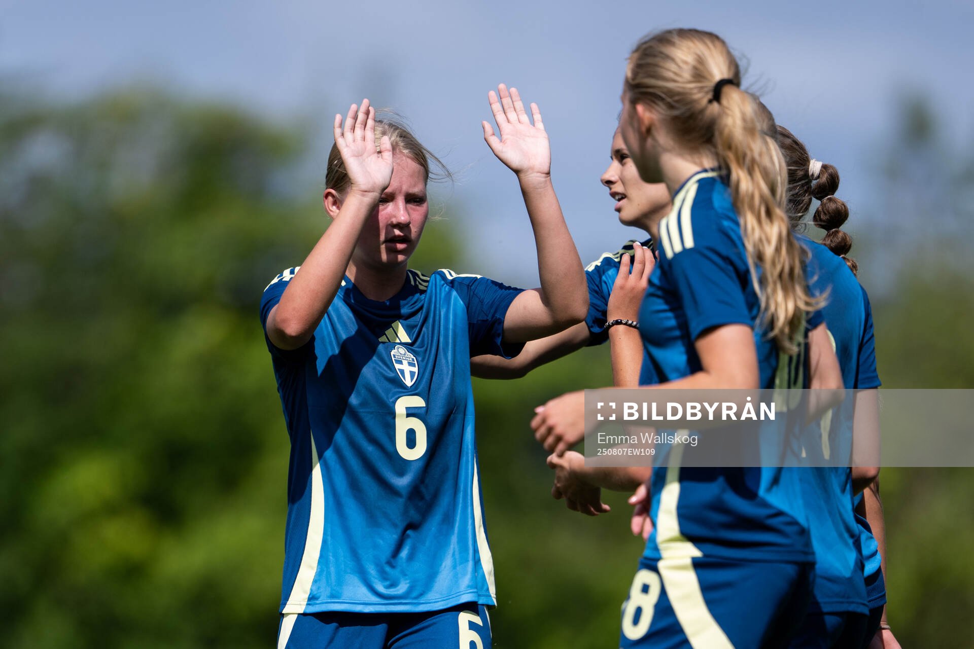 Ebba Sunnanväder jublar