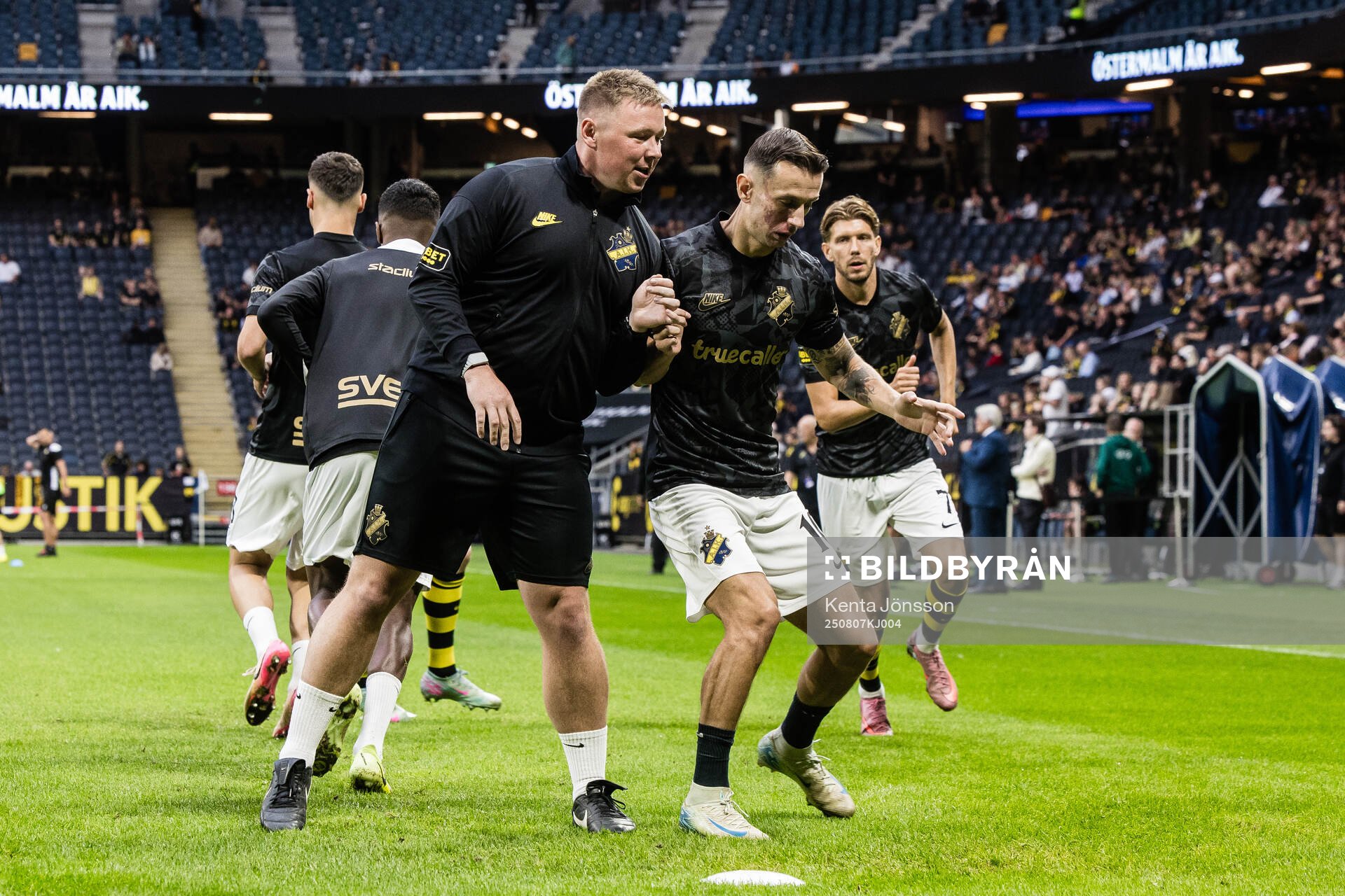 Physical trainer Lukas Sinkunas and Bersant Celina of AIK