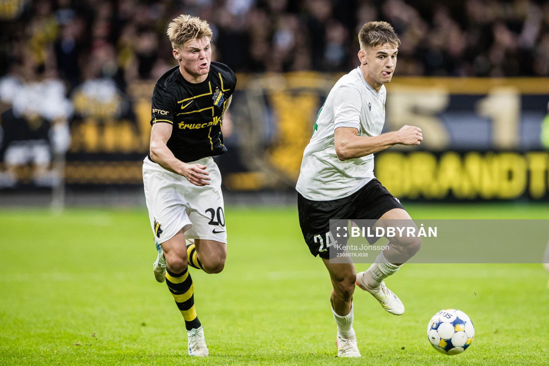 Erik Hovden Flataker of AIK and Miljan Krpic of Györi ETO