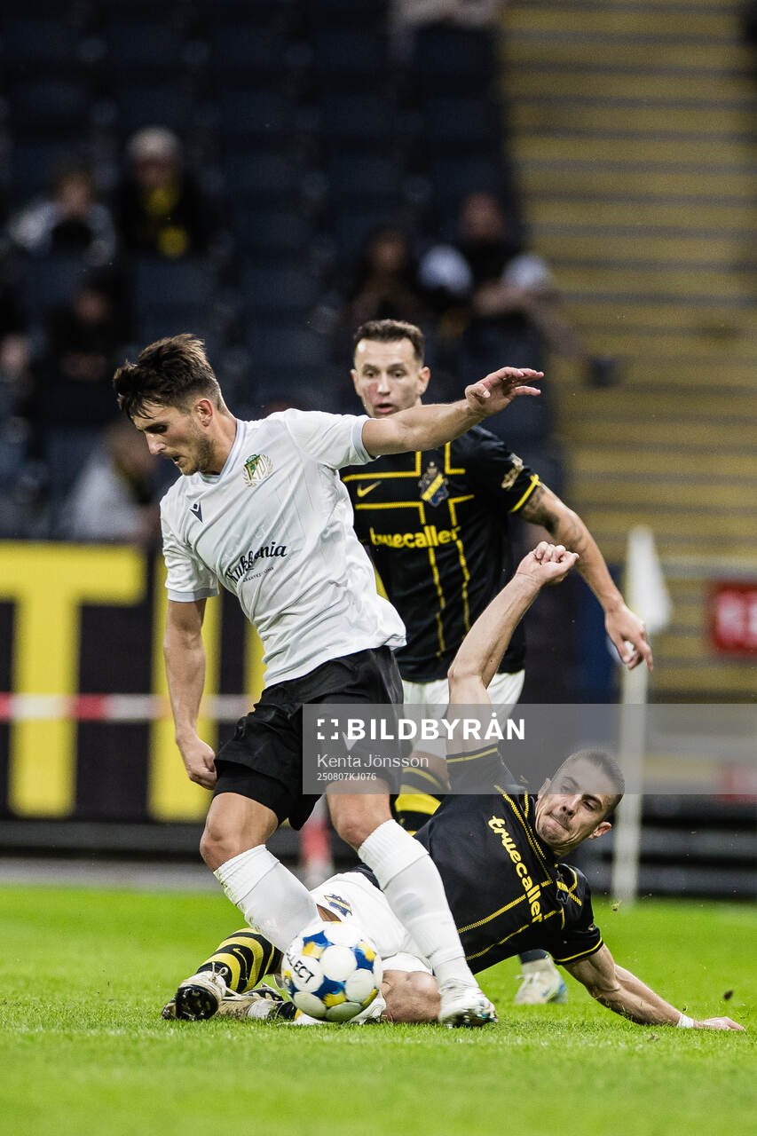 Claudiu Bumba of Györi ETO and Dino Besirovic of AIK