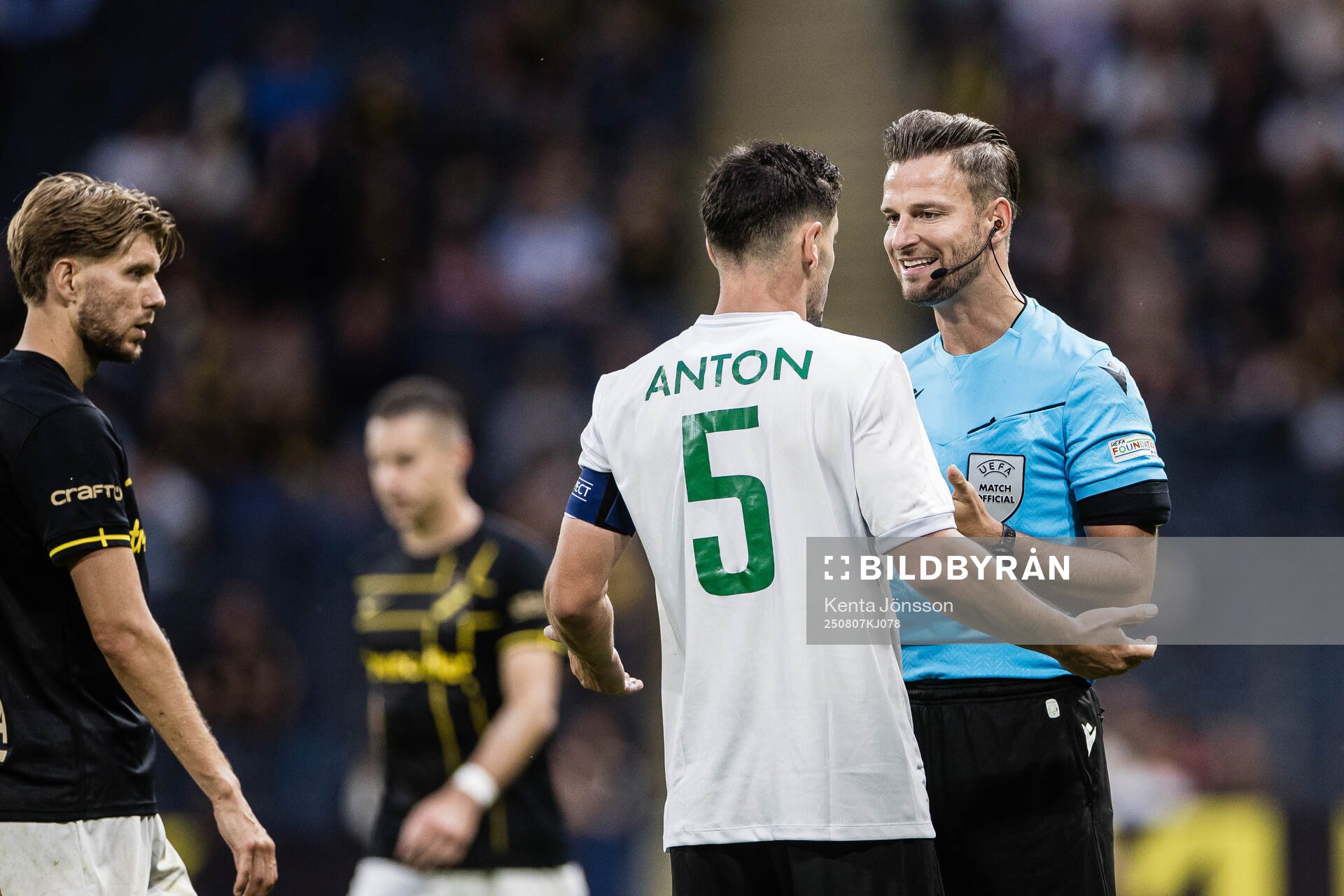 Paul Anton of Györi ETO and referee Daniel Schlager