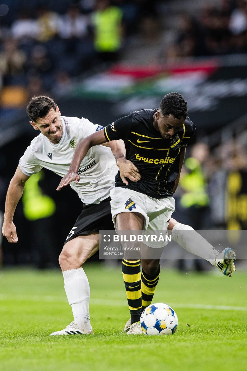 Paul Anton of Györi ETO and Abdihakim Ali of AIK